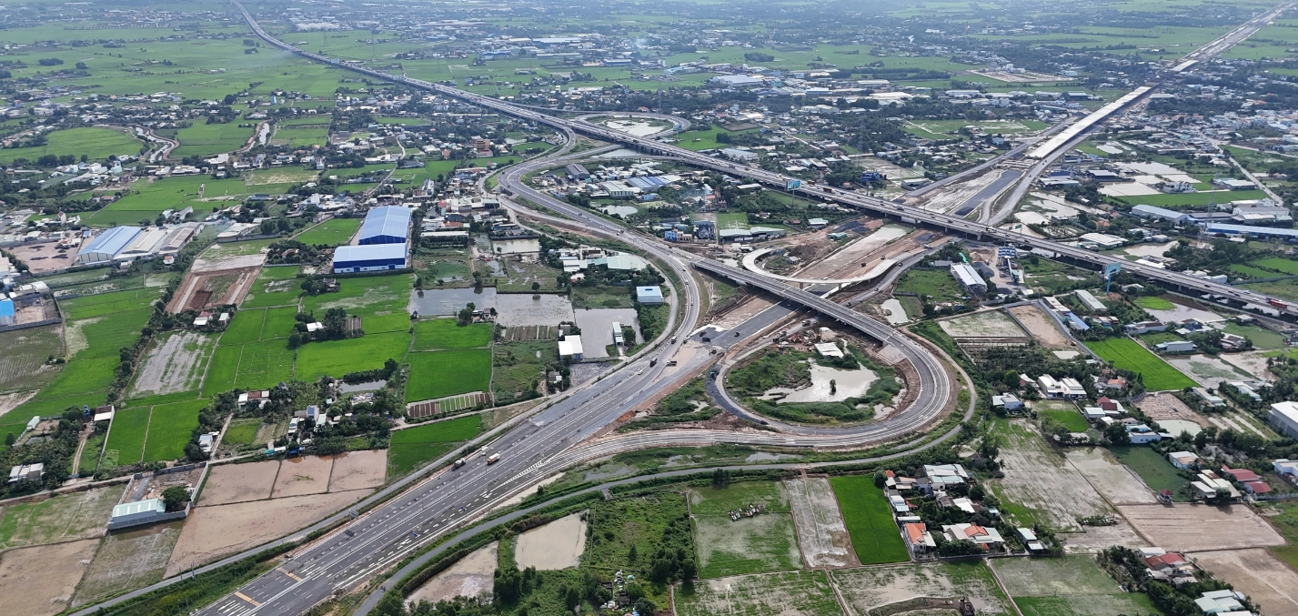 TP.HCM tang toc mo duong, bat dong san cua ngo phia tay huong loi hinh anh
