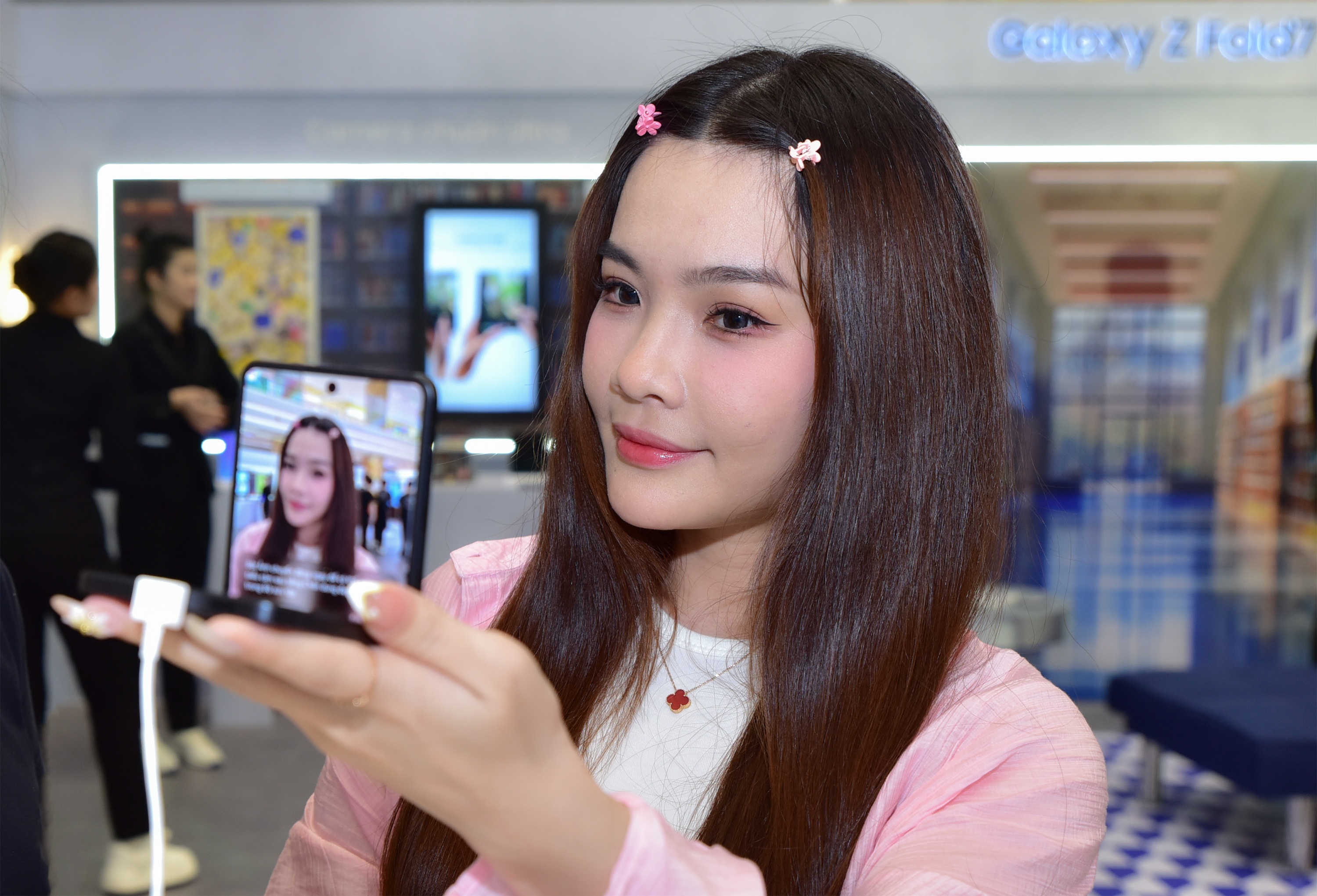 Samsung khuay dong le hoi sang tao cung the he Galaxy gap mo moi hinh anh