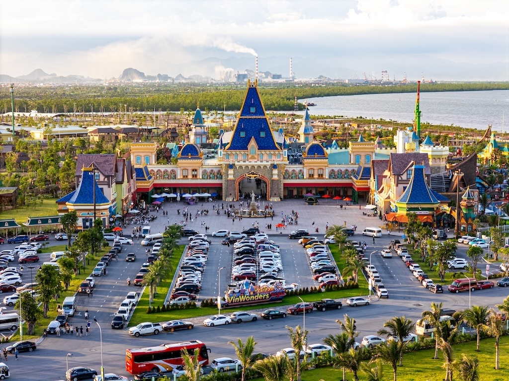 Vincom Mega Mall Royal Island anh 3