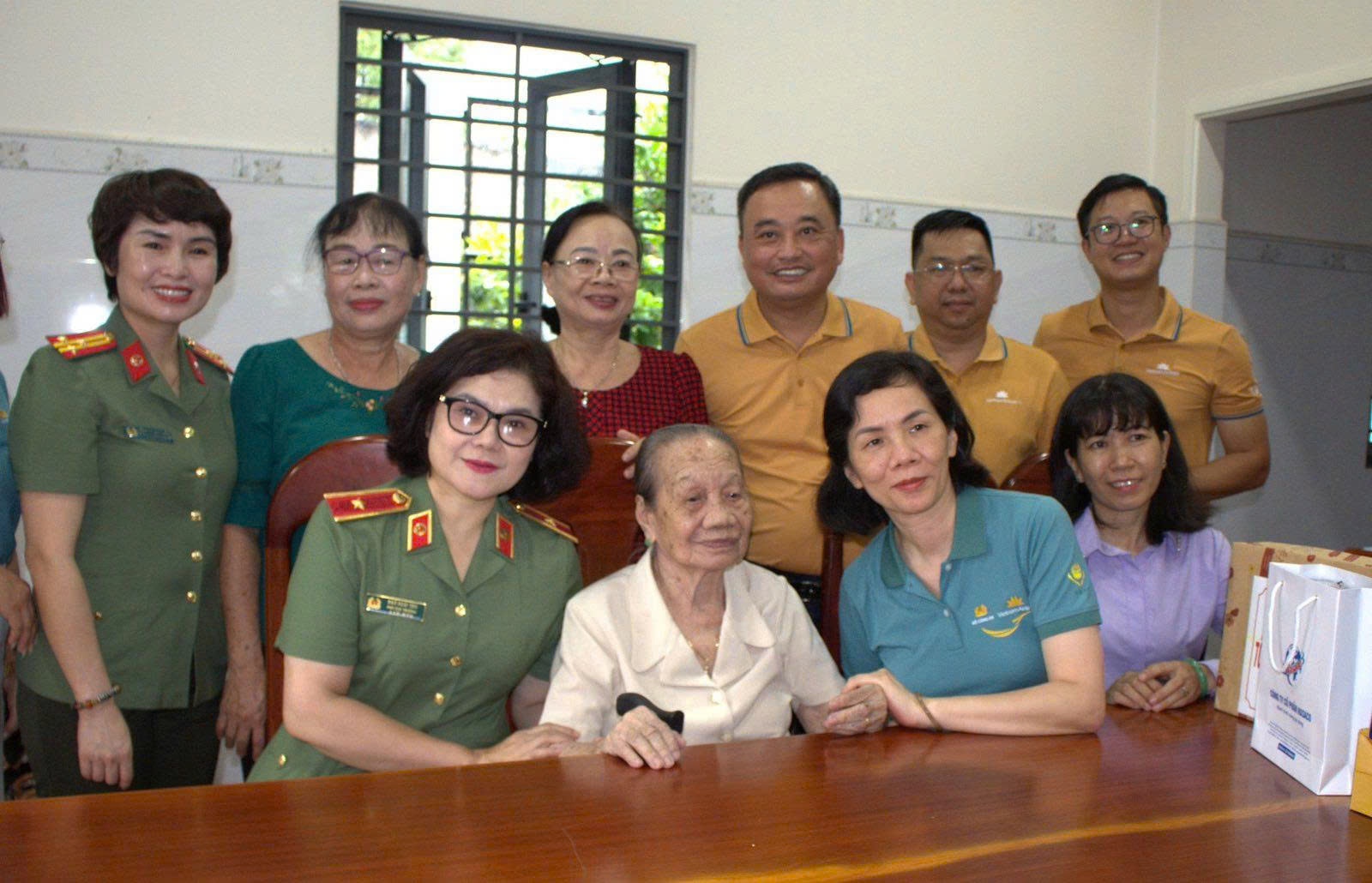 Vietnam Airlines anh 9