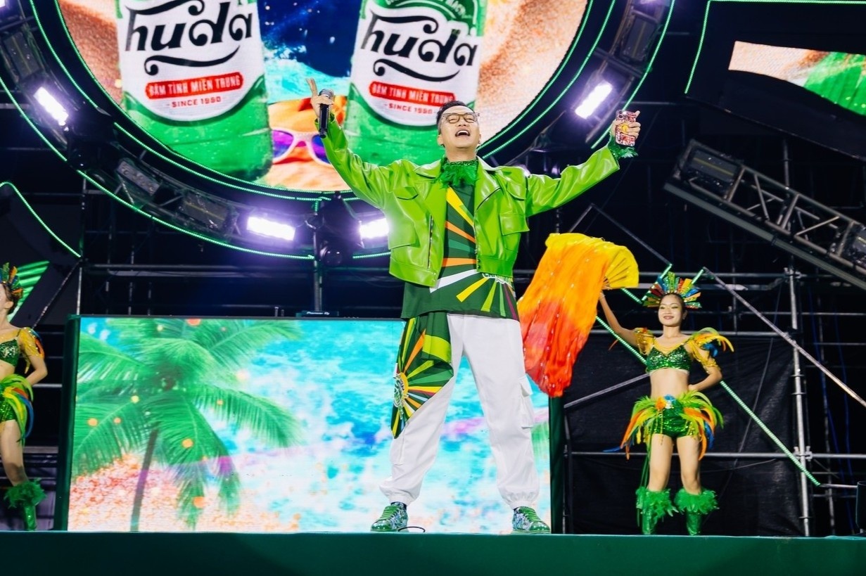 Chang cuoi hua hen bung no cua Huda Sun Carnival 2025 hinh anh