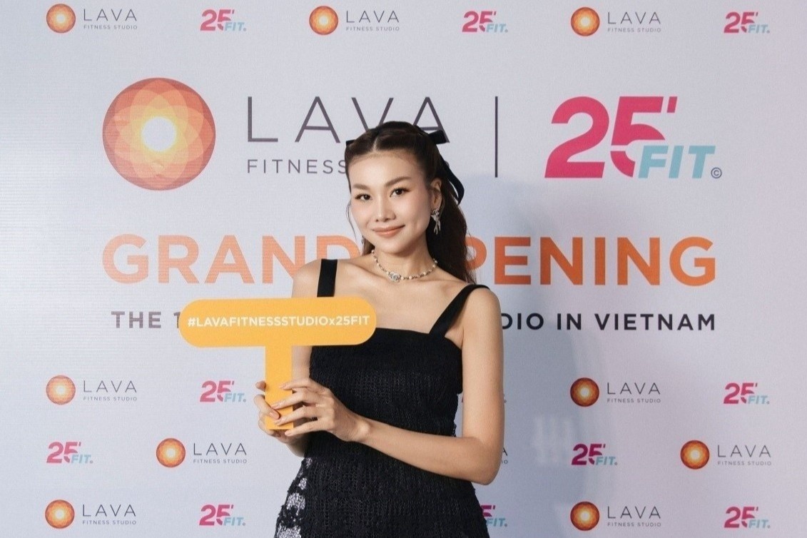 Sao Viet hao hung trai nghiem phong tap hot yoga doc quyen Nhat Ban hinh anh