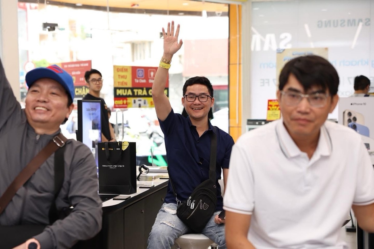 Sự kiện giao hàng Galaxy Z 2025 thu hút đông đảo Samfan