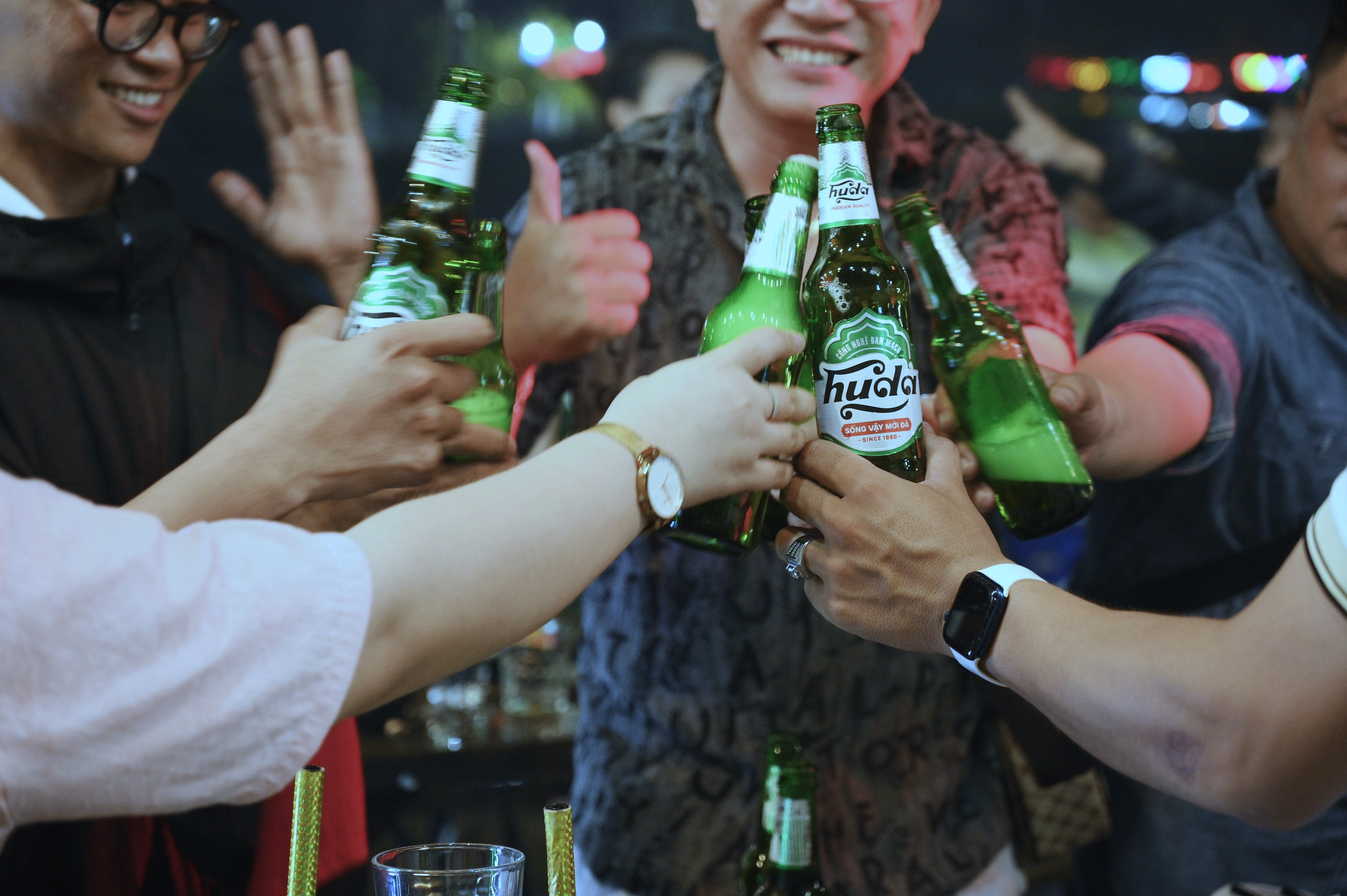 Tinh than 'Song vay moi da' tai cac bai bien trong pho Huda he 2025 hinh anh