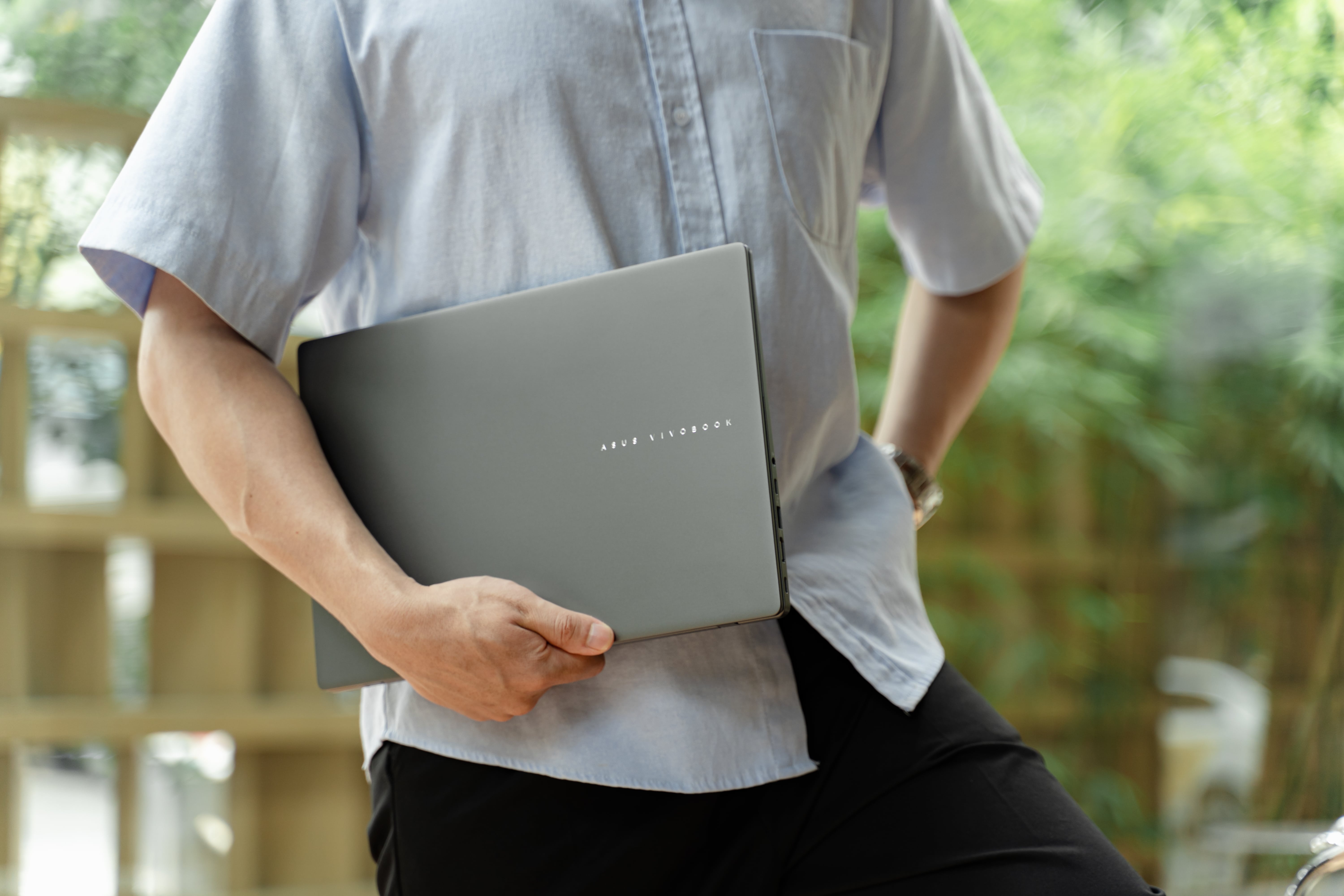 Tinh toan cua tan sinh vien 2k7 cho chiec laptop mong nhe, pin lau hinh anh