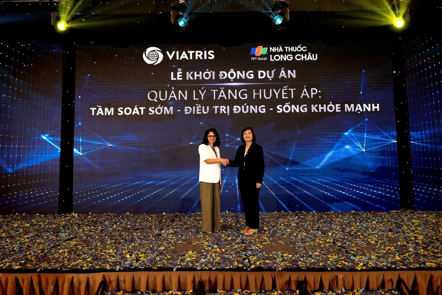 Nha thuoc Long Chau anh 2