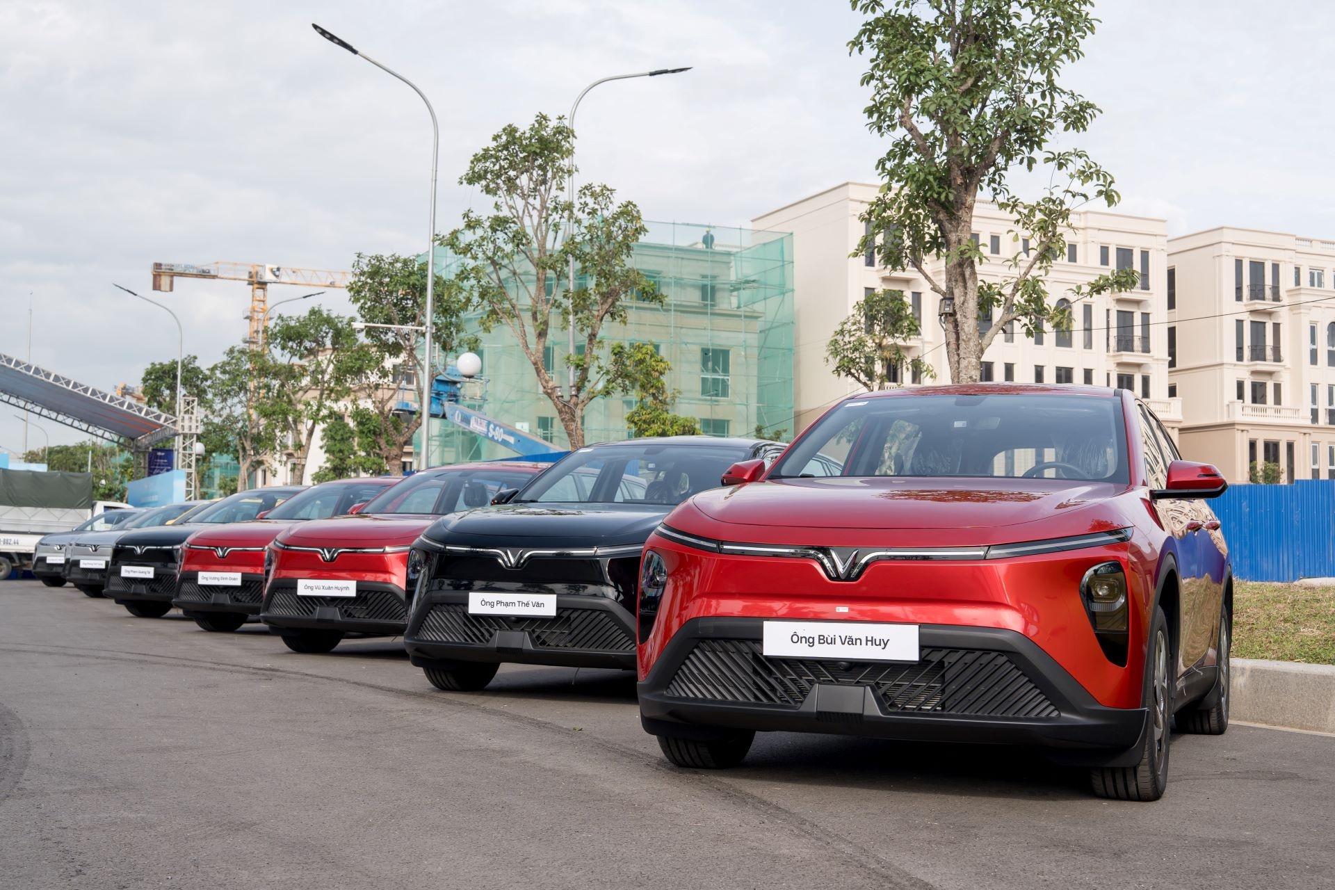 Tai xe chay dich vu nhan xet ve VinFast Limo Green hinh anh