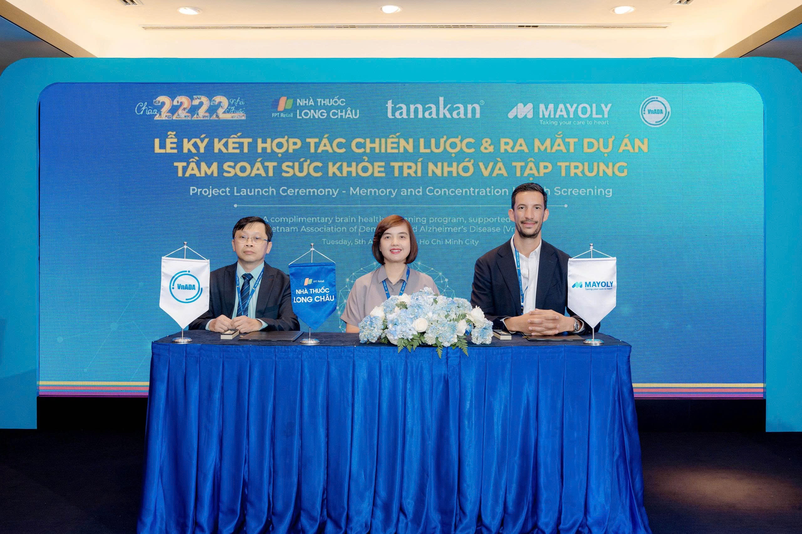 Nha thuoc Long Chau anh 1
