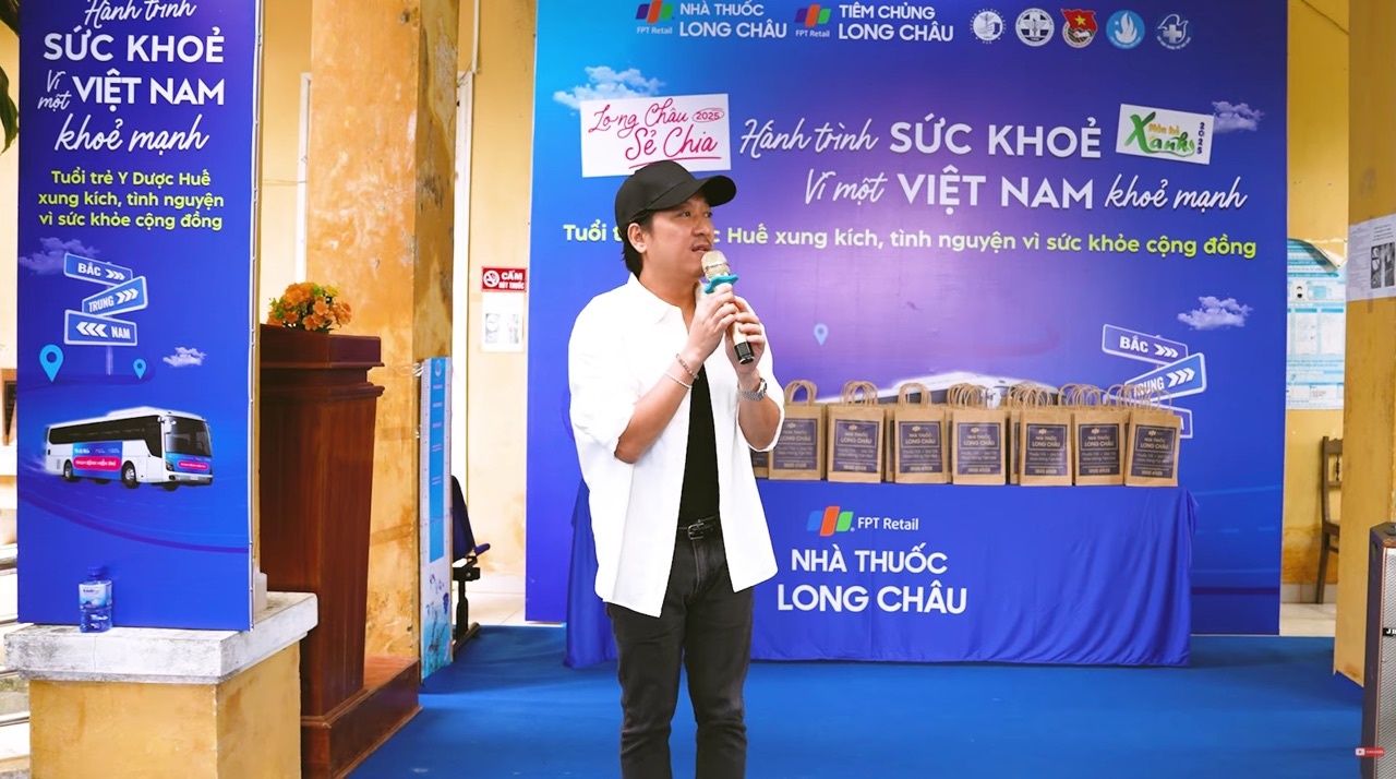 Long Chau va Truong Giang mang yeu thuong den ba con A Luoi, Hue hinh anh