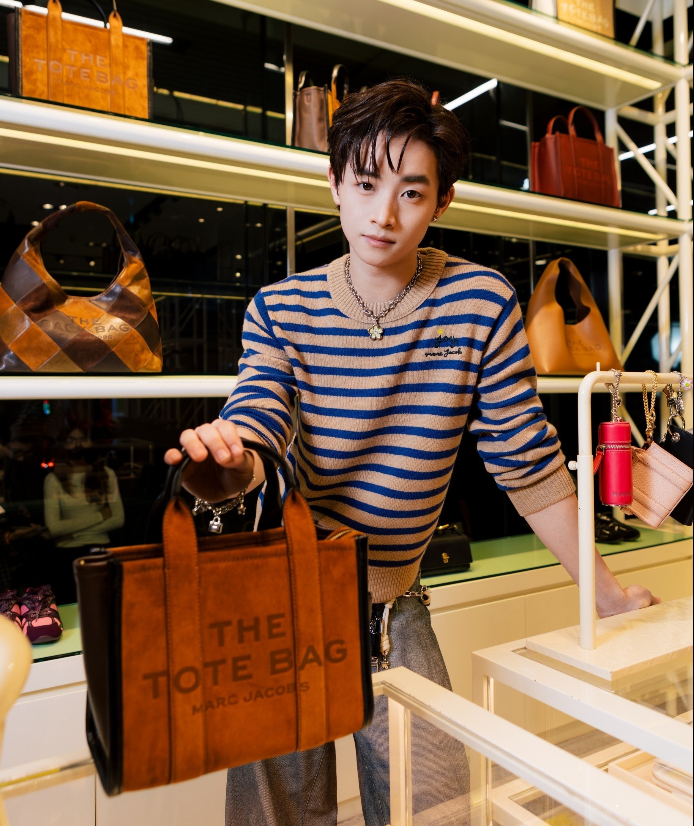 Tín đồ thời trang Việt đón BST thu - đông 2025 cùng Marc Jacobs