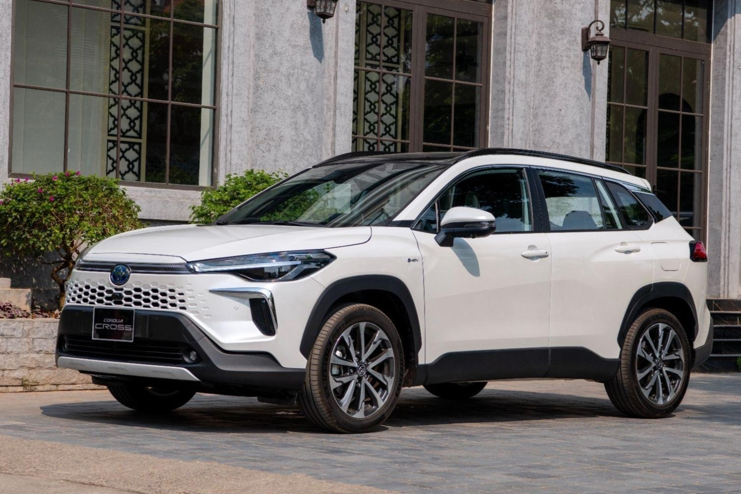 Sinh nhat 30 nam, Toyota uu dai hang chuc trieu dong trong thang 8 hinh anh