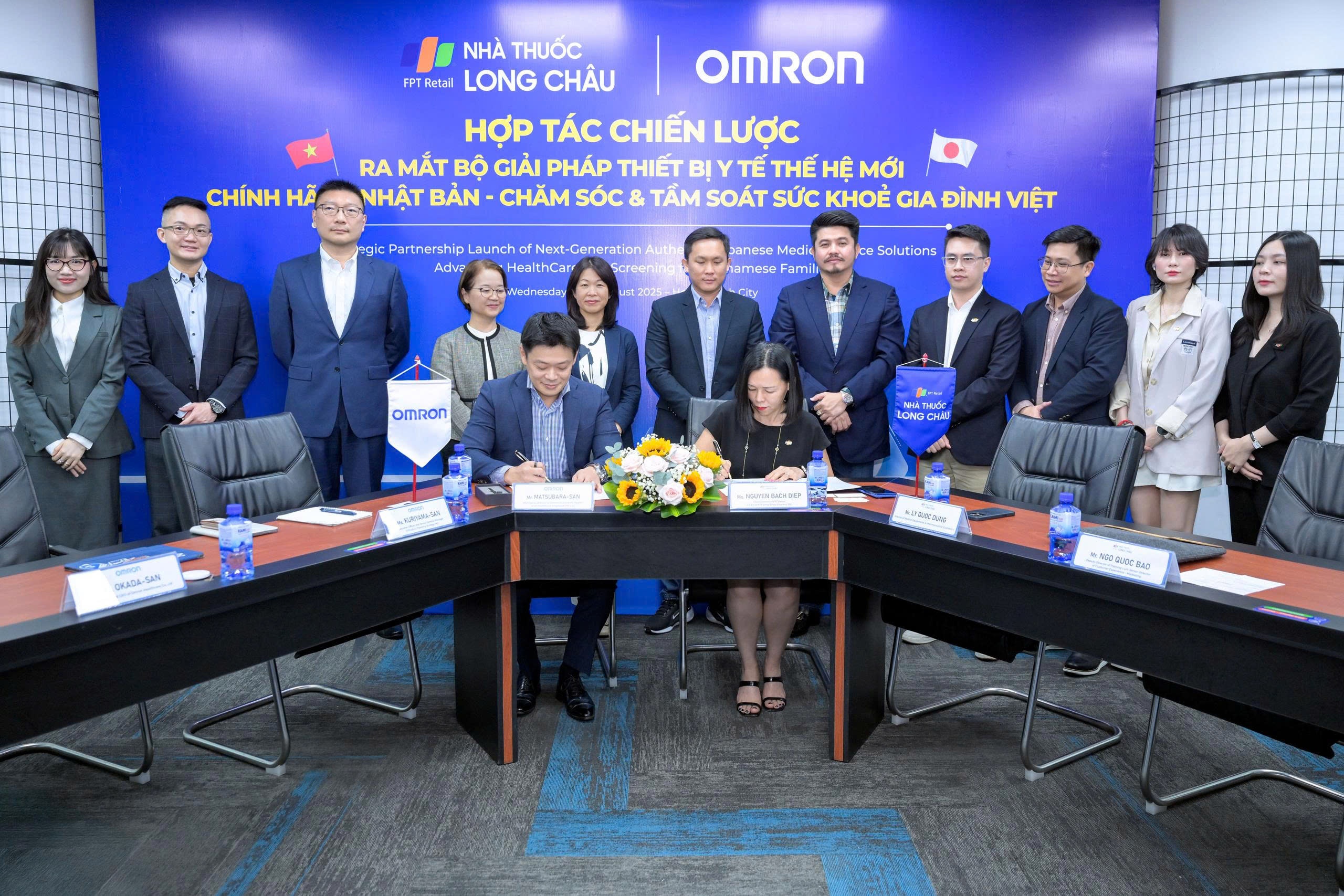 Long Chau bat tay Omron cham soc suc khoe hang trieu gia dinh Viet hinh anh