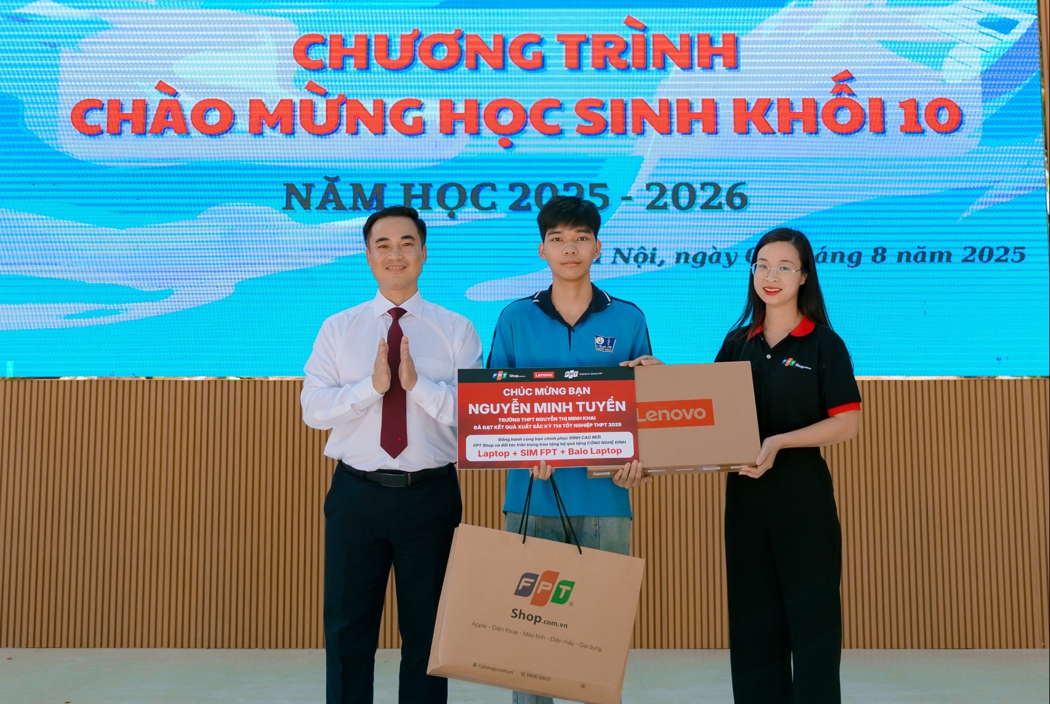 FPT Shop trao 30 combo cong nghe voi tong gia tri hon 320 trieu dong hinh anh