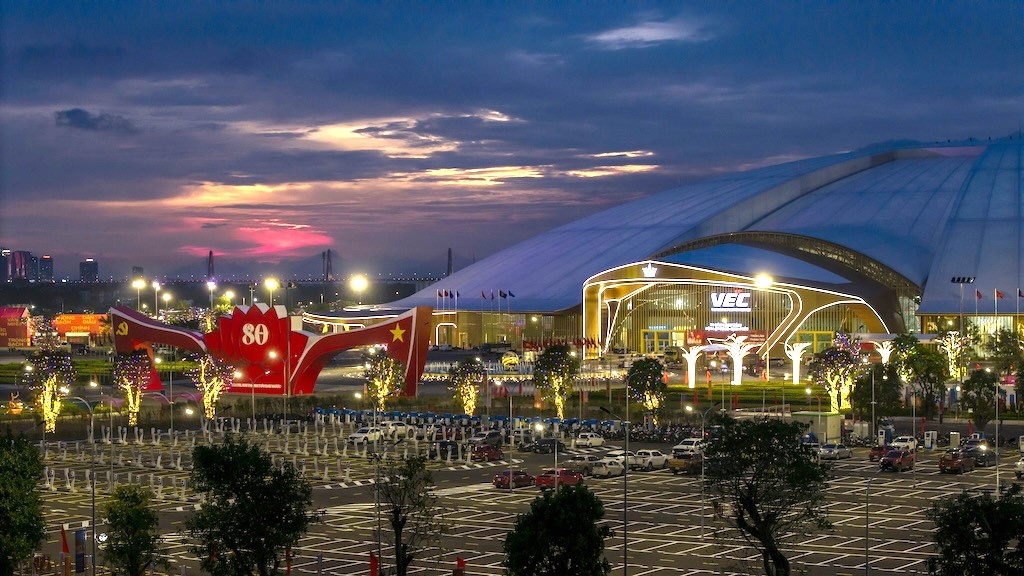 Trien lam '80 nam co mot' he lo nhung hinh anh dau tien gay chu y hinh anh