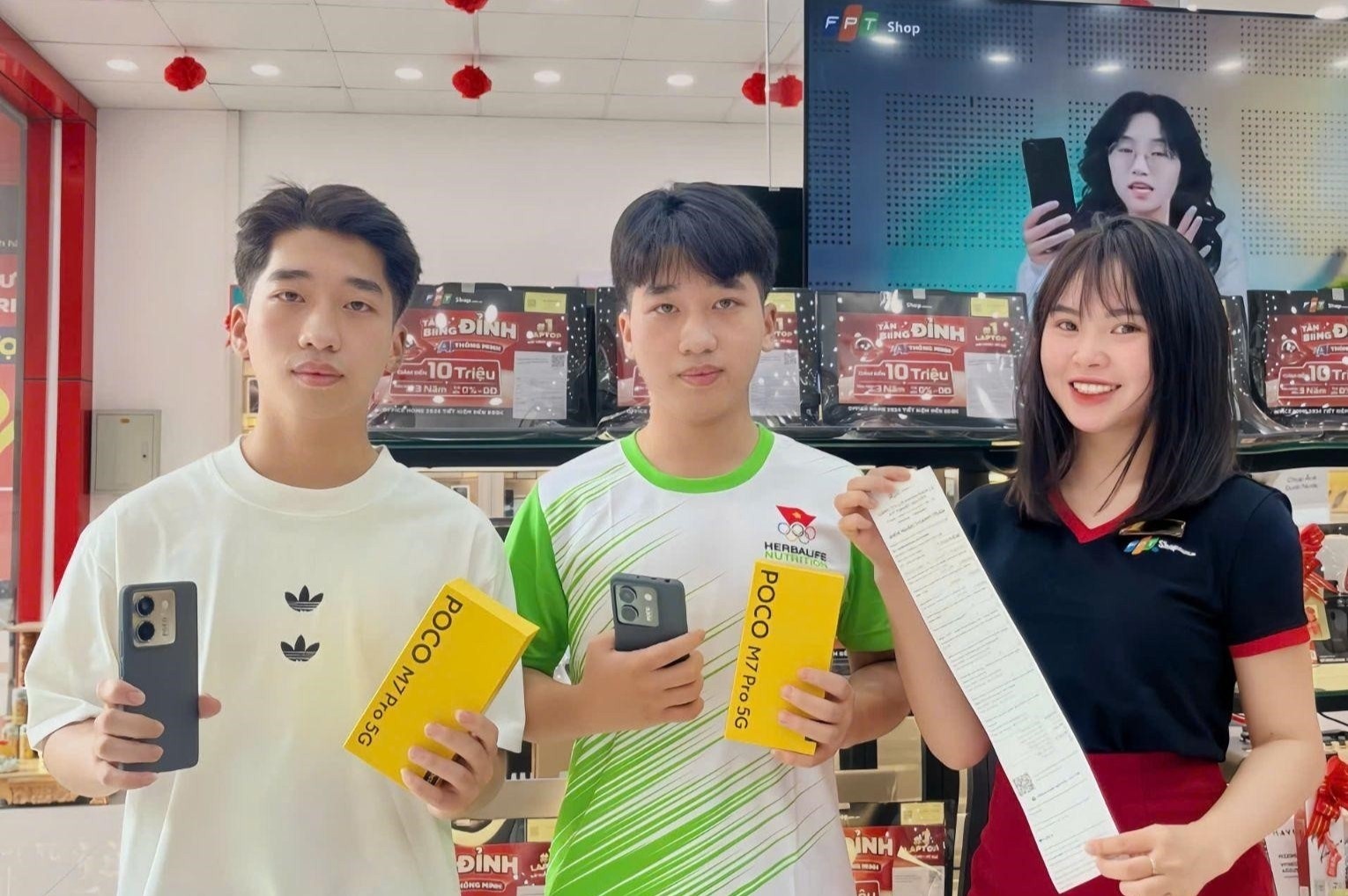 FPT Shop uu dai den 500.000 dong cho hoc sinh sinh vien mua tuu truong hinh anh