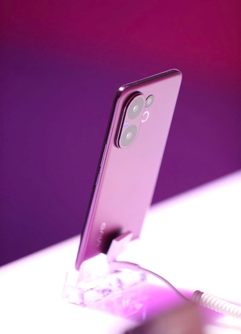 Vivo V60 5G anh 5