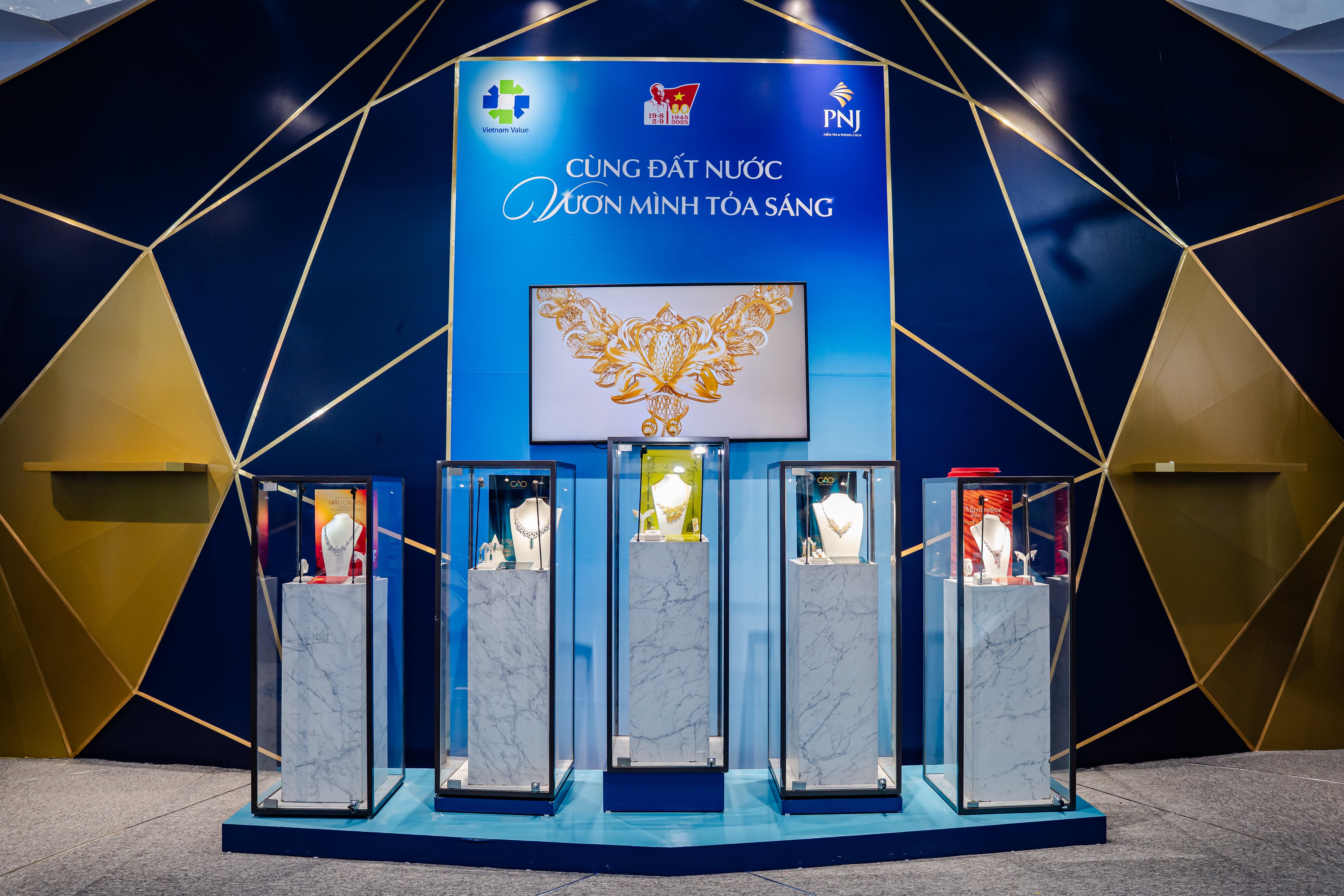 Trang suc PNJ anh 2