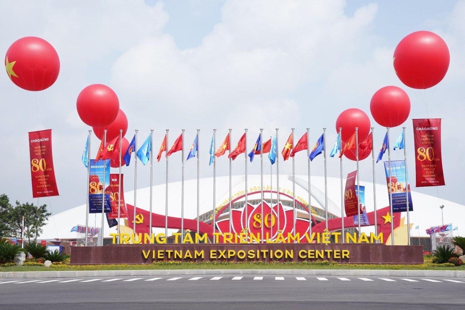 Vingroup ghi dau an tai trien lam mung 80 nam Quoc khanh hinh anh