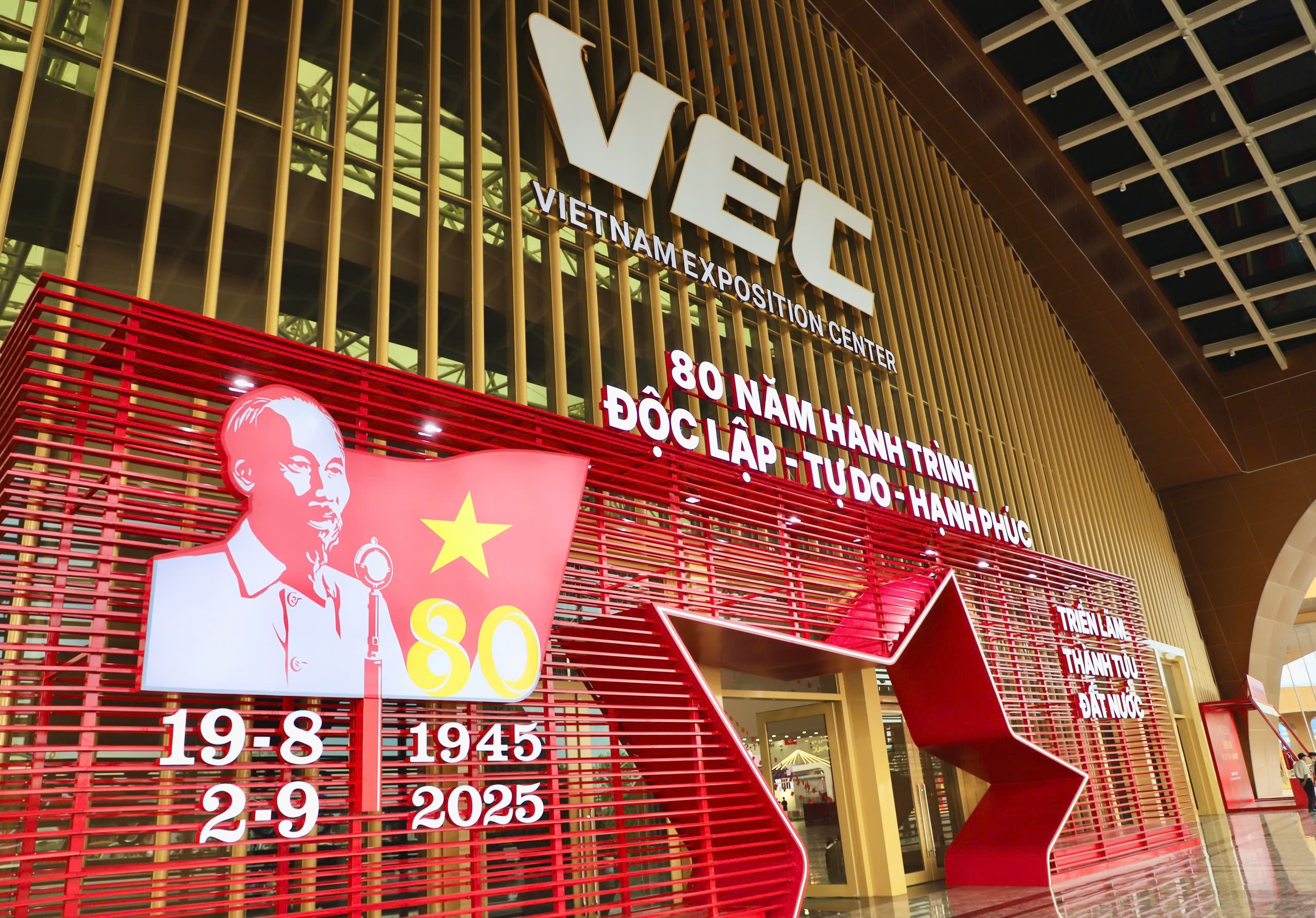 Dau an Vietnam Airlines tai trien lam ky niem 80 nam Quoc khanh hinh anh