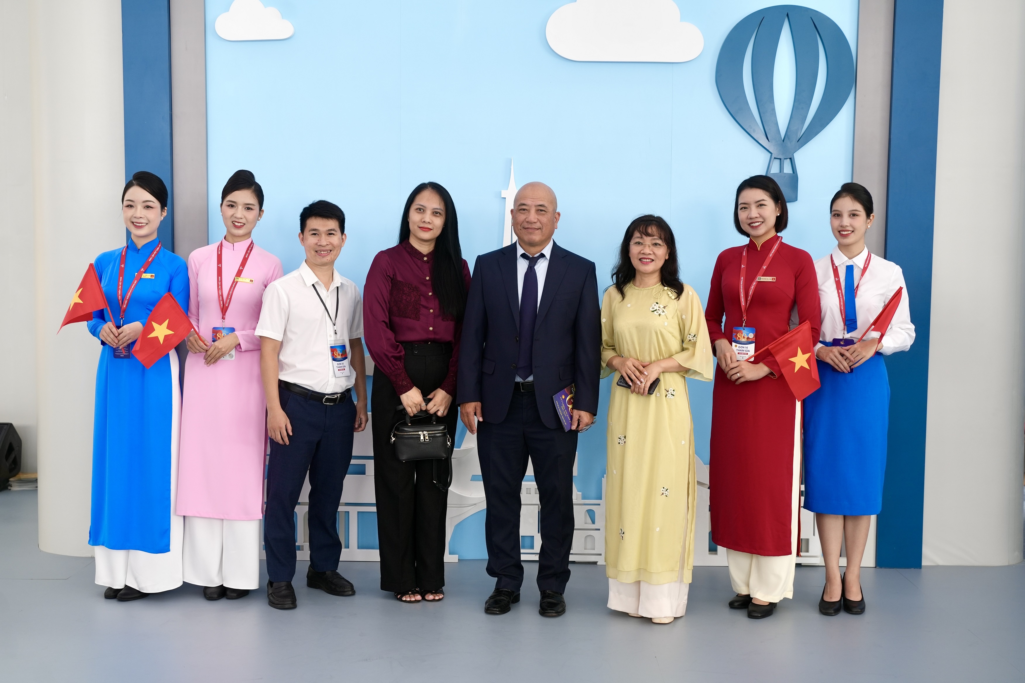 Vietnam Airlines anh 11