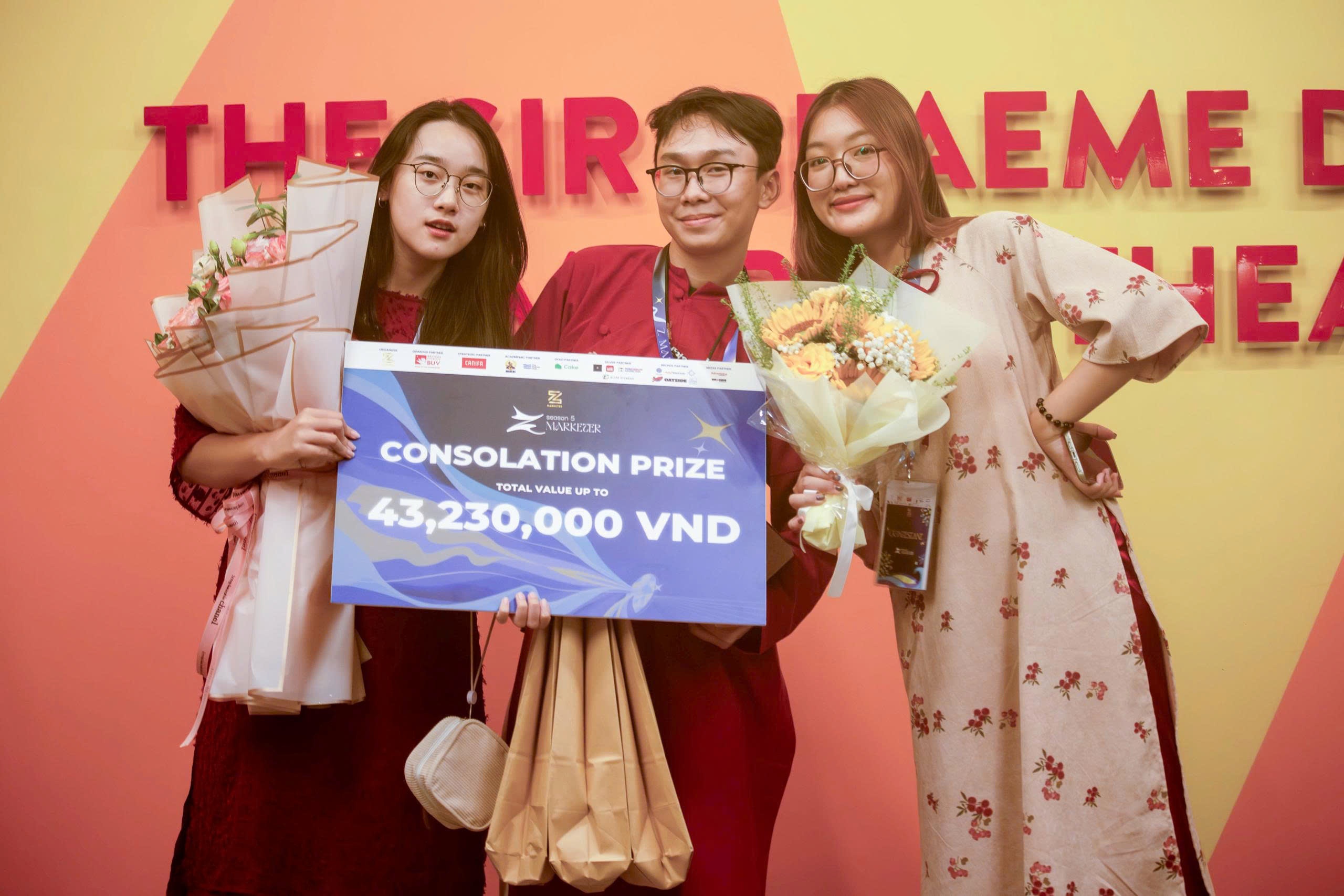 Gen Z the hien tinh than yeu nuoc tai cuoc thi Z Marketer mua 5 hinh anh