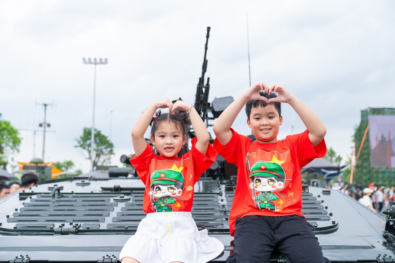 Trung tam trien lam Viet Nam don hon 1 trieu luot khach trong 3 ngay hinh anh