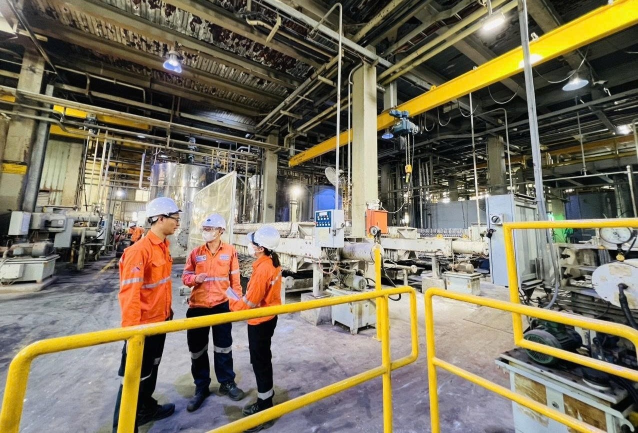 Gia vonfram lap dinh moi, the gioi dinh hinh lai chuoi cung ung hinh anh