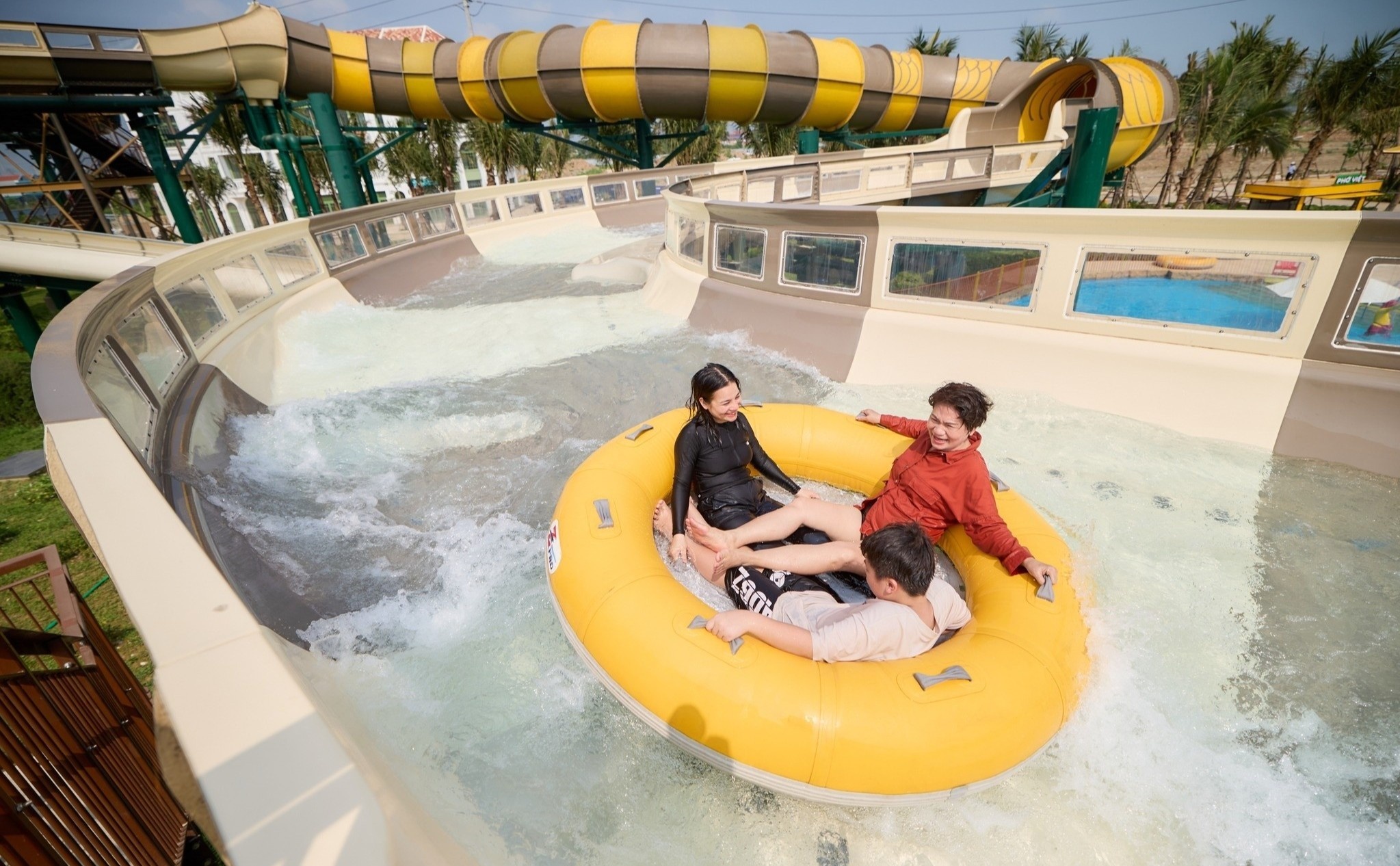 Sun World Ha Nam uu dai hap dan chi 100.000 dong/ve hinh anh