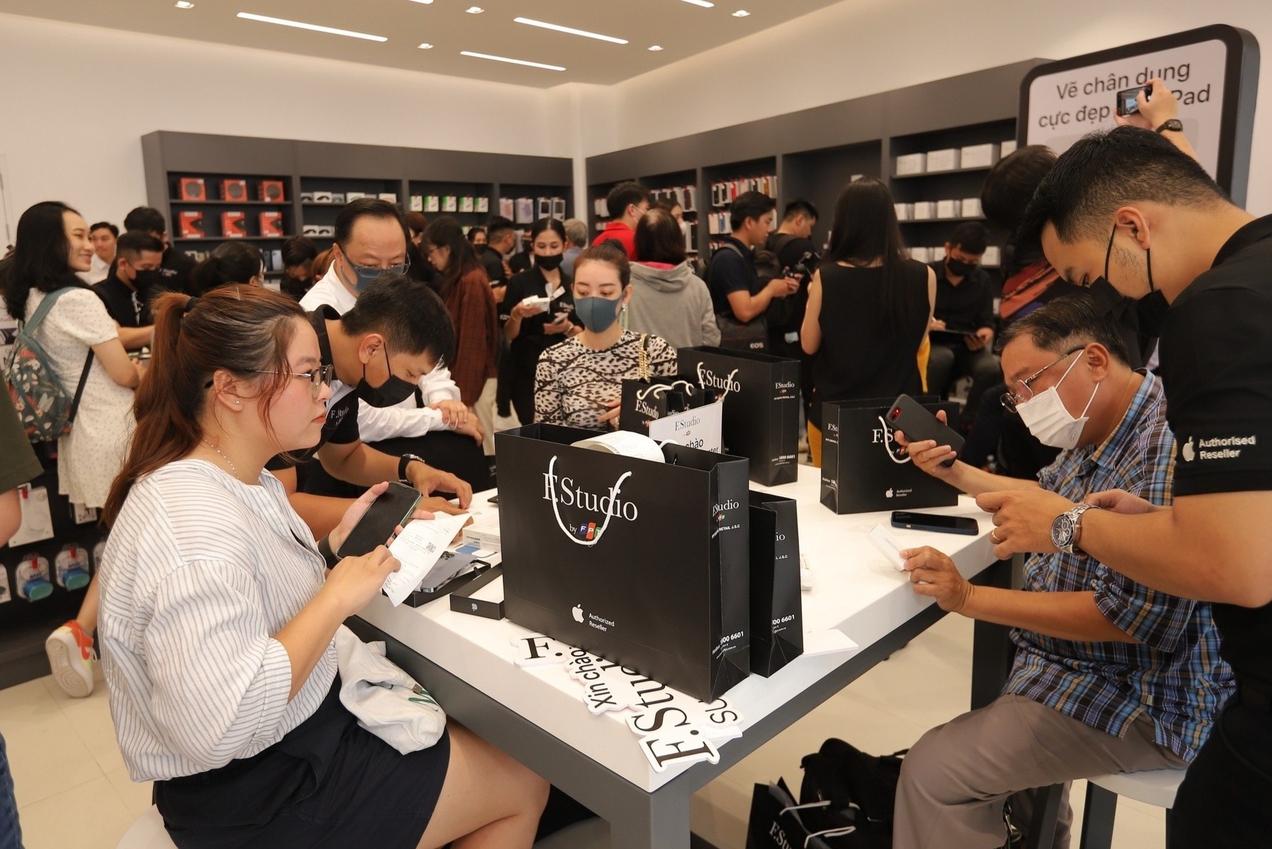 Dang ky thong tin so huu iPhone 17 va iPhone Air som nhat tai FPT Shop hinh anh