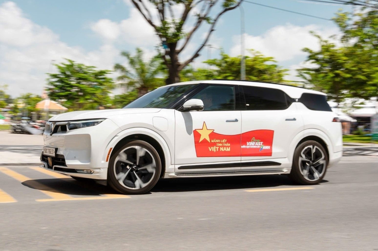 VF 9 chinh phuc cac khach hang thanh dat hinh anh