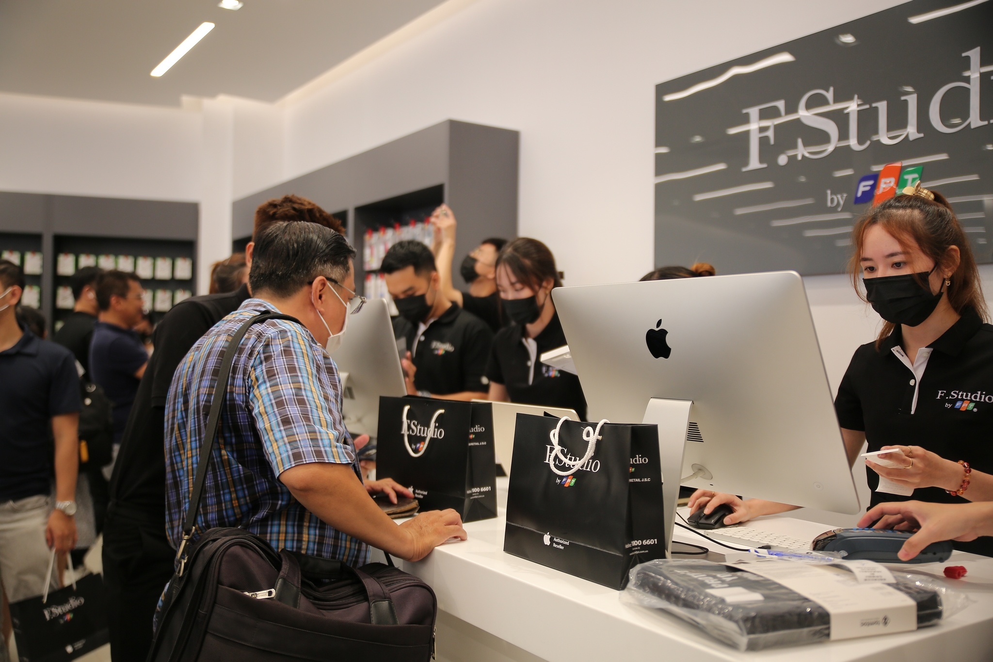 FPT,  FPT Shop,  F.Studio by FPT anh 2