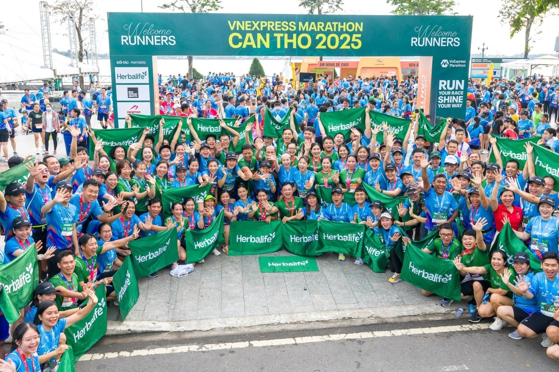 Herbalife Viet Nam lan toa loi song nang dong voi giai chay o Can Tho hinh anh