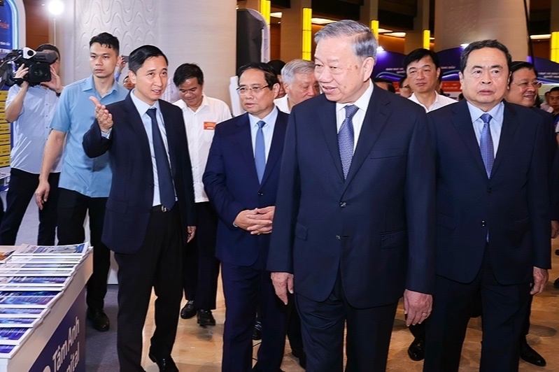 Benh vien Tam Anh gioi thieu robot AI tai trien lam Thanh tuu Y te hinh anh