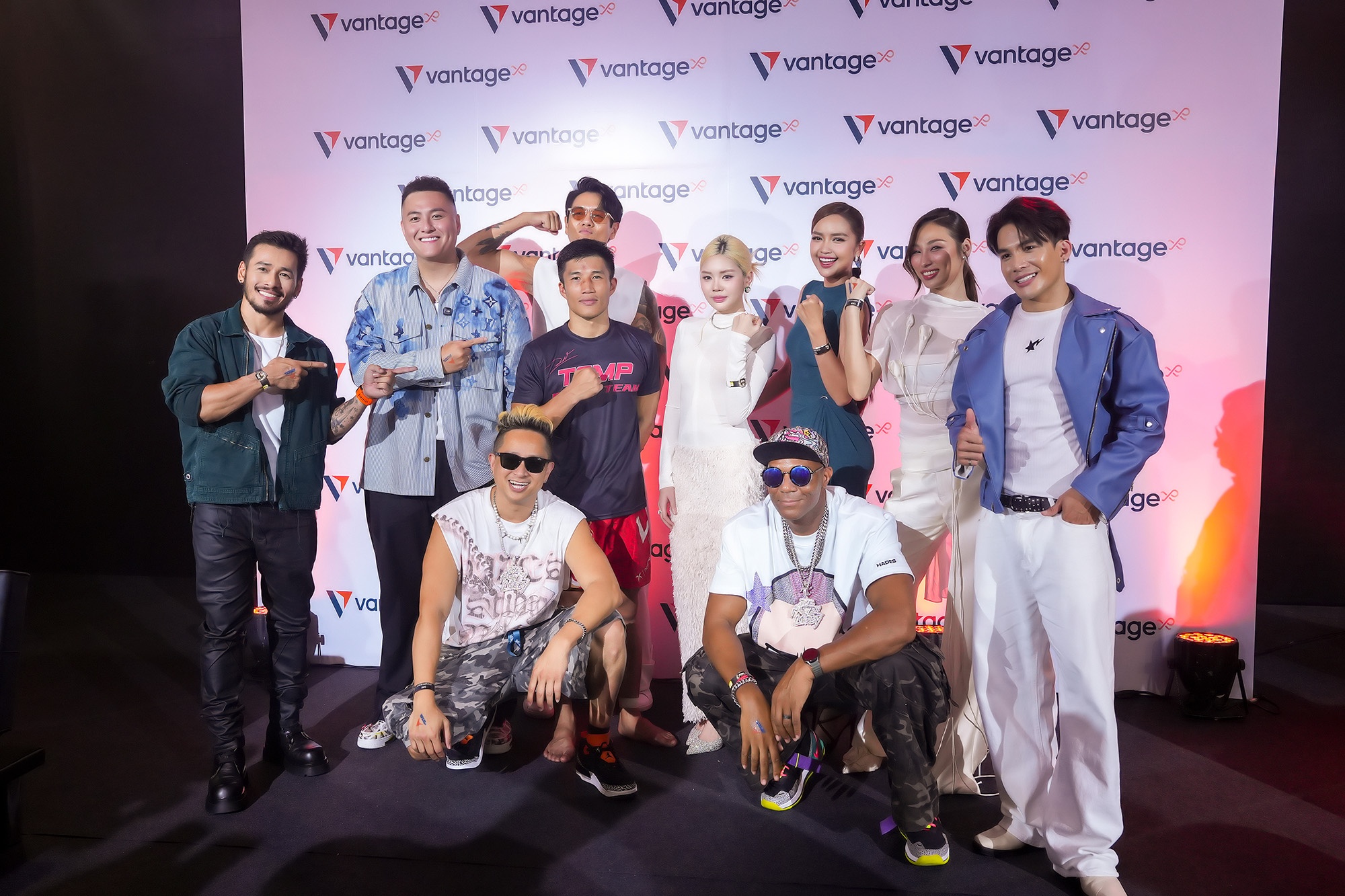 Vantage anh 1