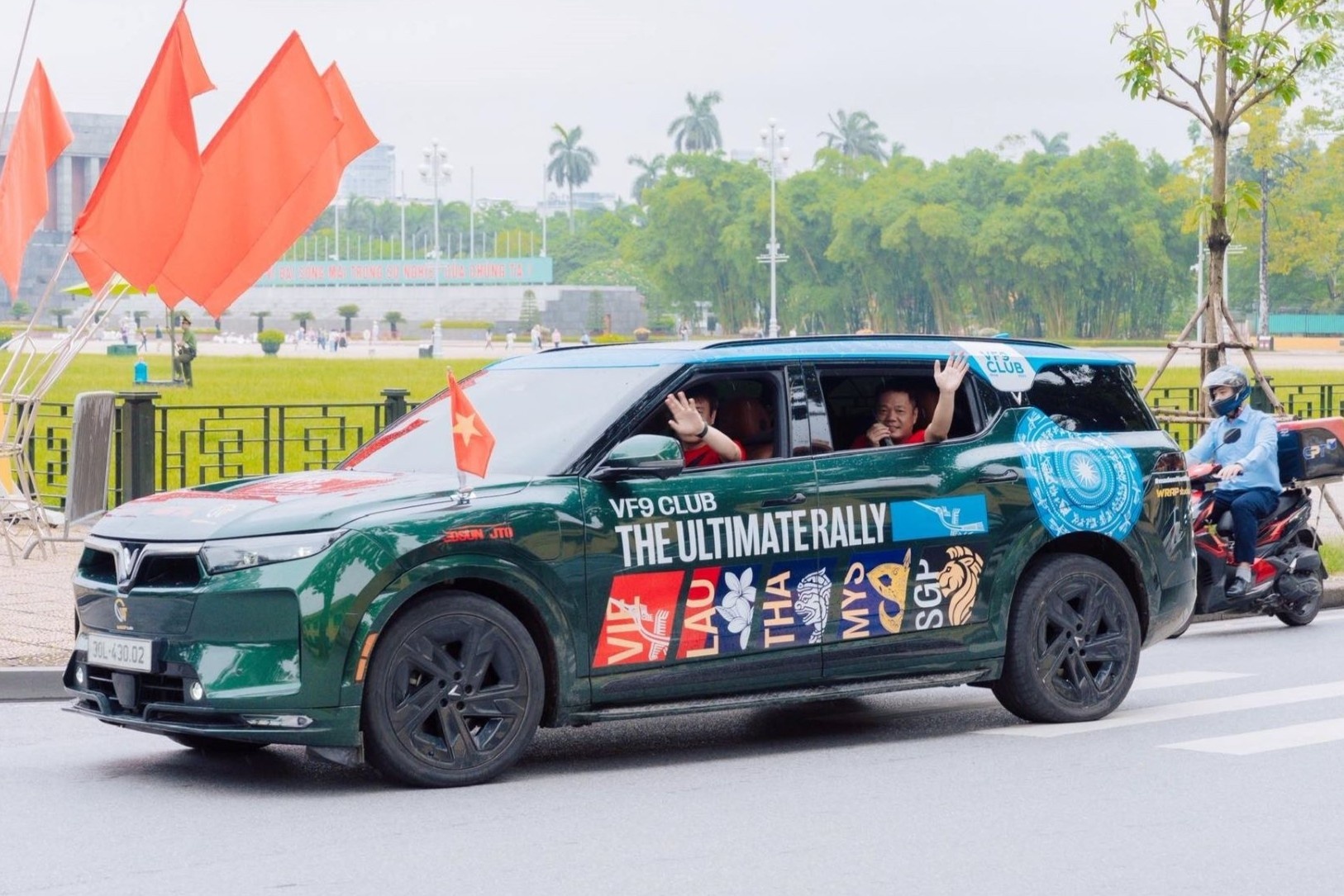 Chay xuyen Dong Nam A bang VinFast VF 9 hinh anh