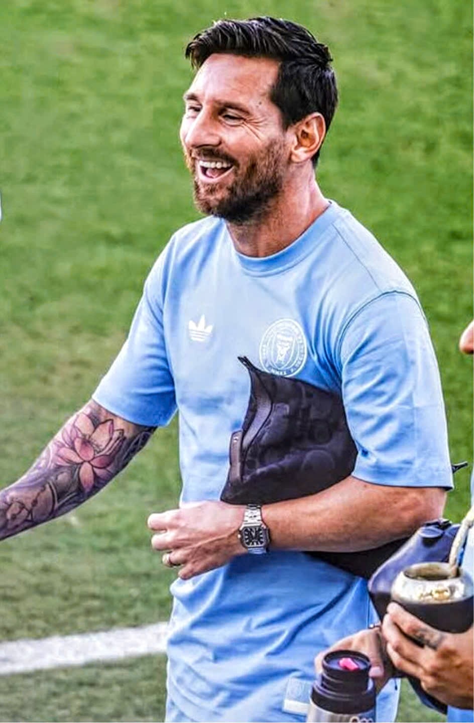 Messi gây chú ý khi đeo đồng hồ Patek Philippe nữ