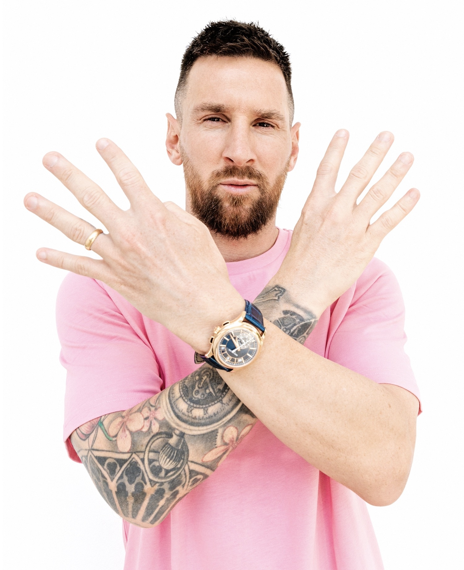 Messi gây chú ý khi đeo đồng hồ Patek Philippe nữ