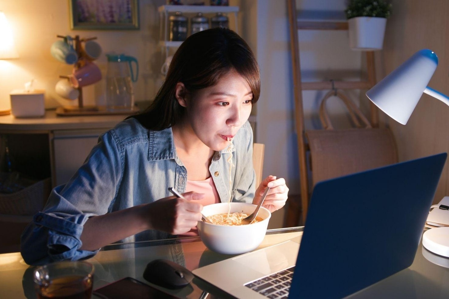 3 hoat dong tuong khong hai nhung hai khong tuong cho mat hinh anh