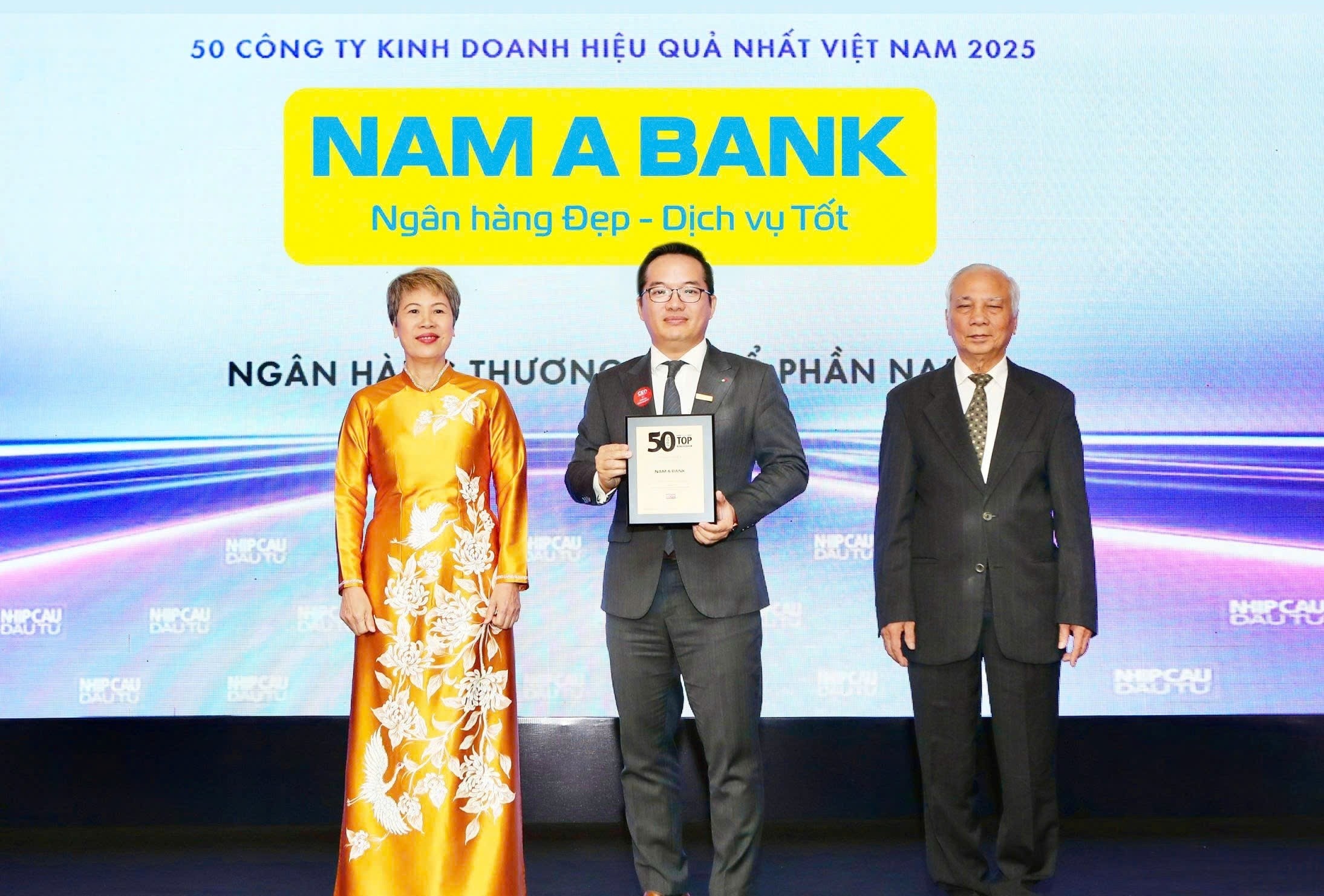Nam A Bank vao ‘Top 50 cong ty kinh doanh hieu qua nhat Viet Nam’ hinh anh