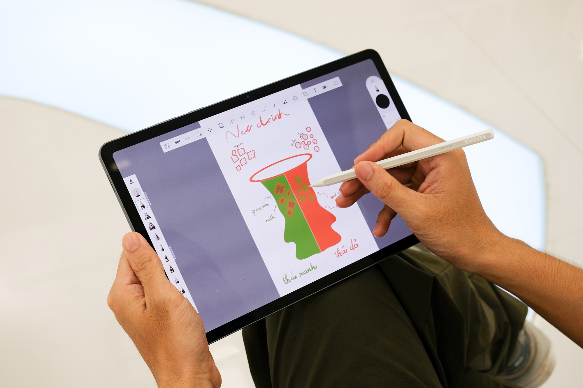 Tu sketch den san pham hoan chinh tren tablet mong chi hon 5 mm hinh anh