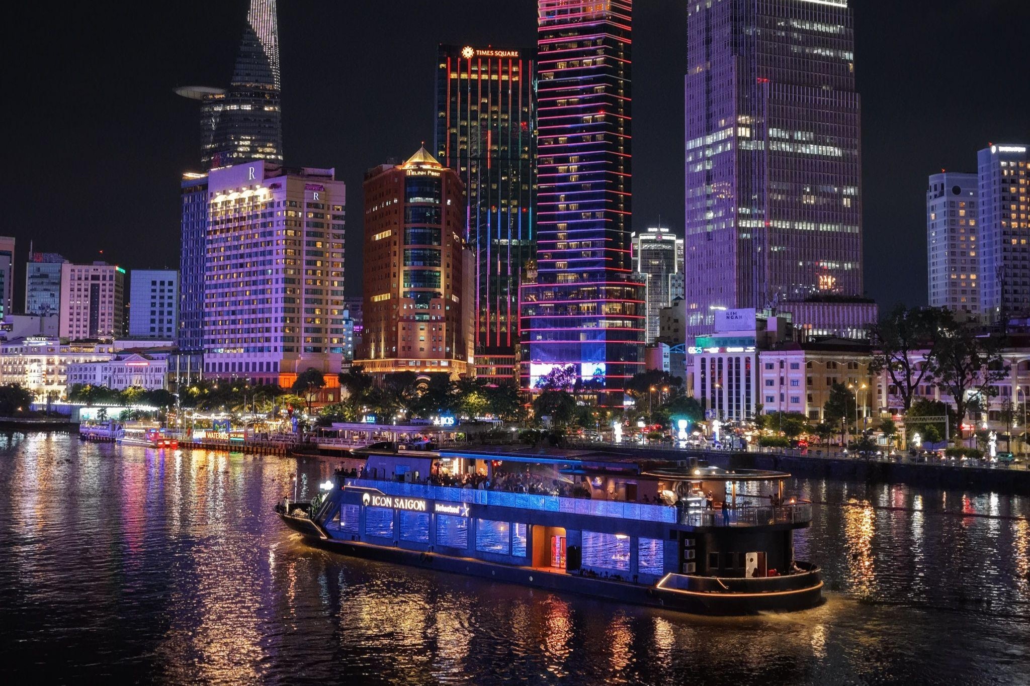 ICON Saigon Cruise - bieu tuong du thuyen moi giua long TP.HCM hinh anh