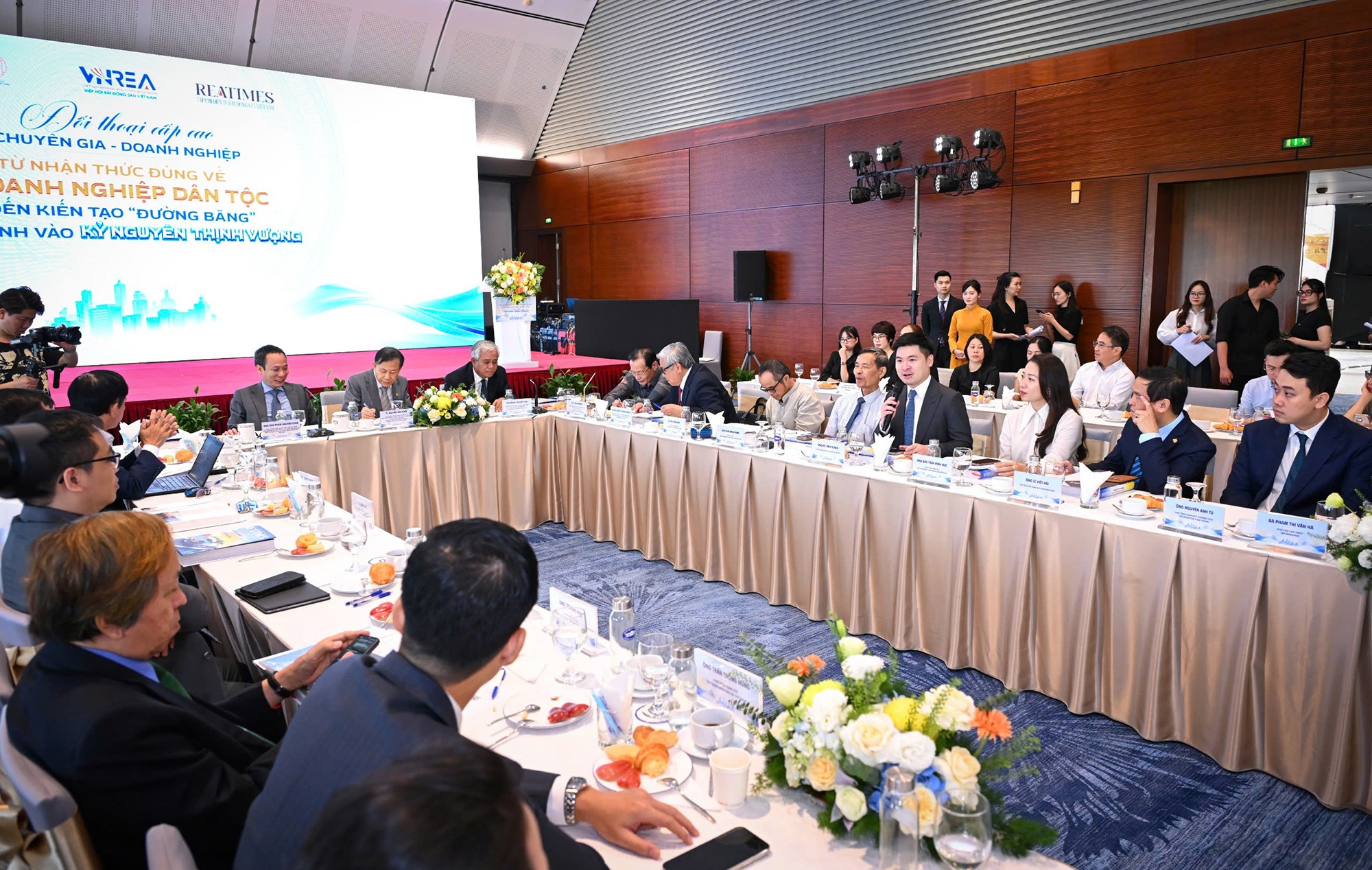 T&amp;T Group anh 1
