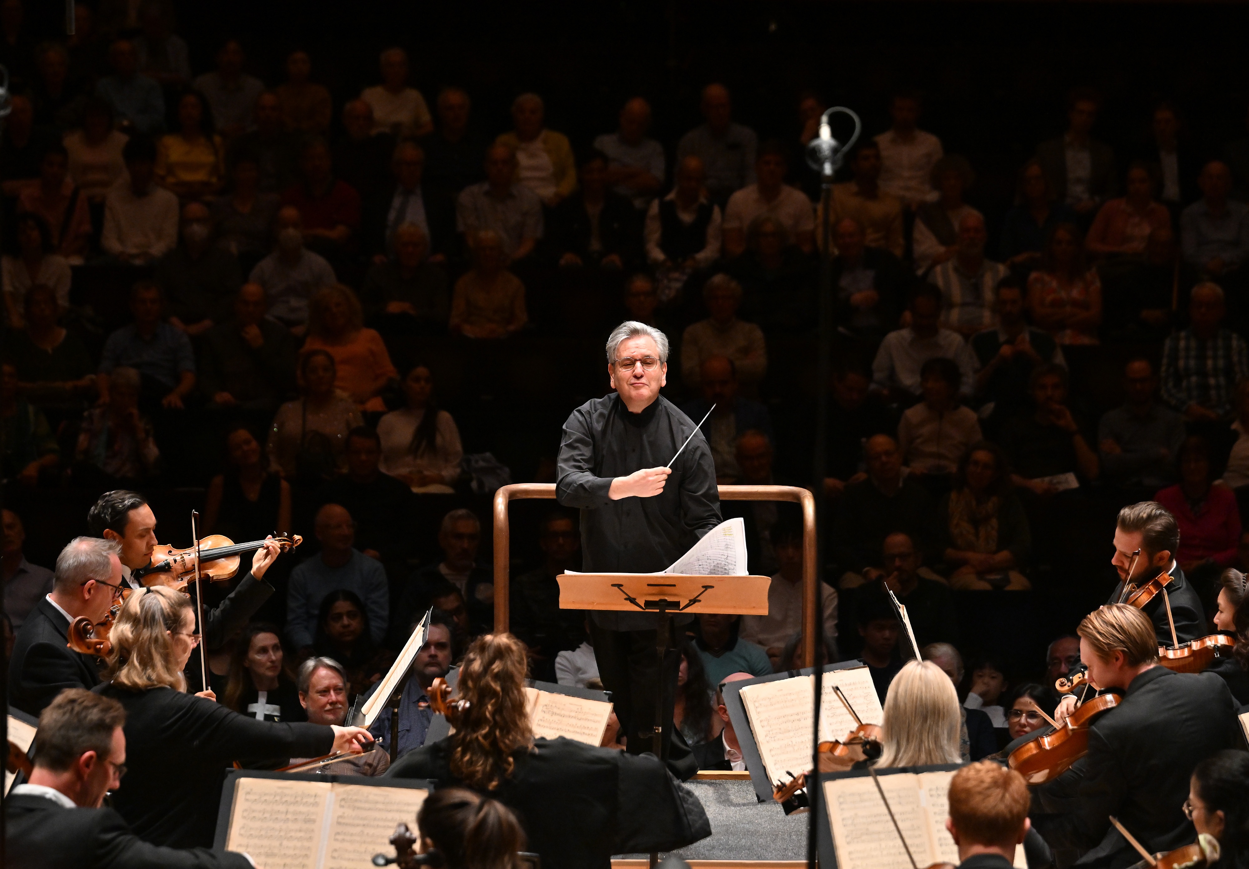 Dan nhac giao huong LSO - tuong dai am nhac the gioi tro lai Ha Noi hinh anh