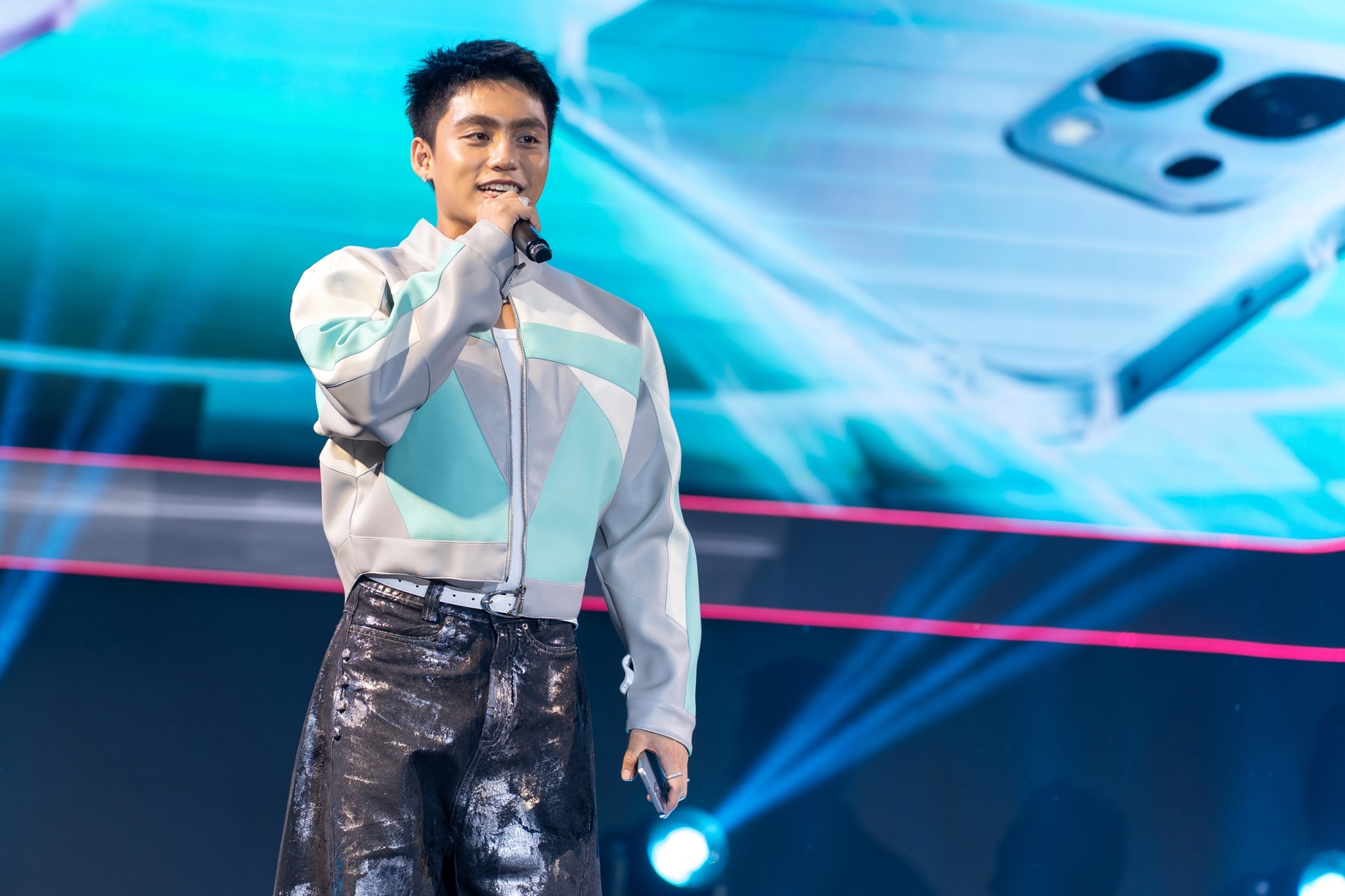 Oppo A6 Pro anh 4