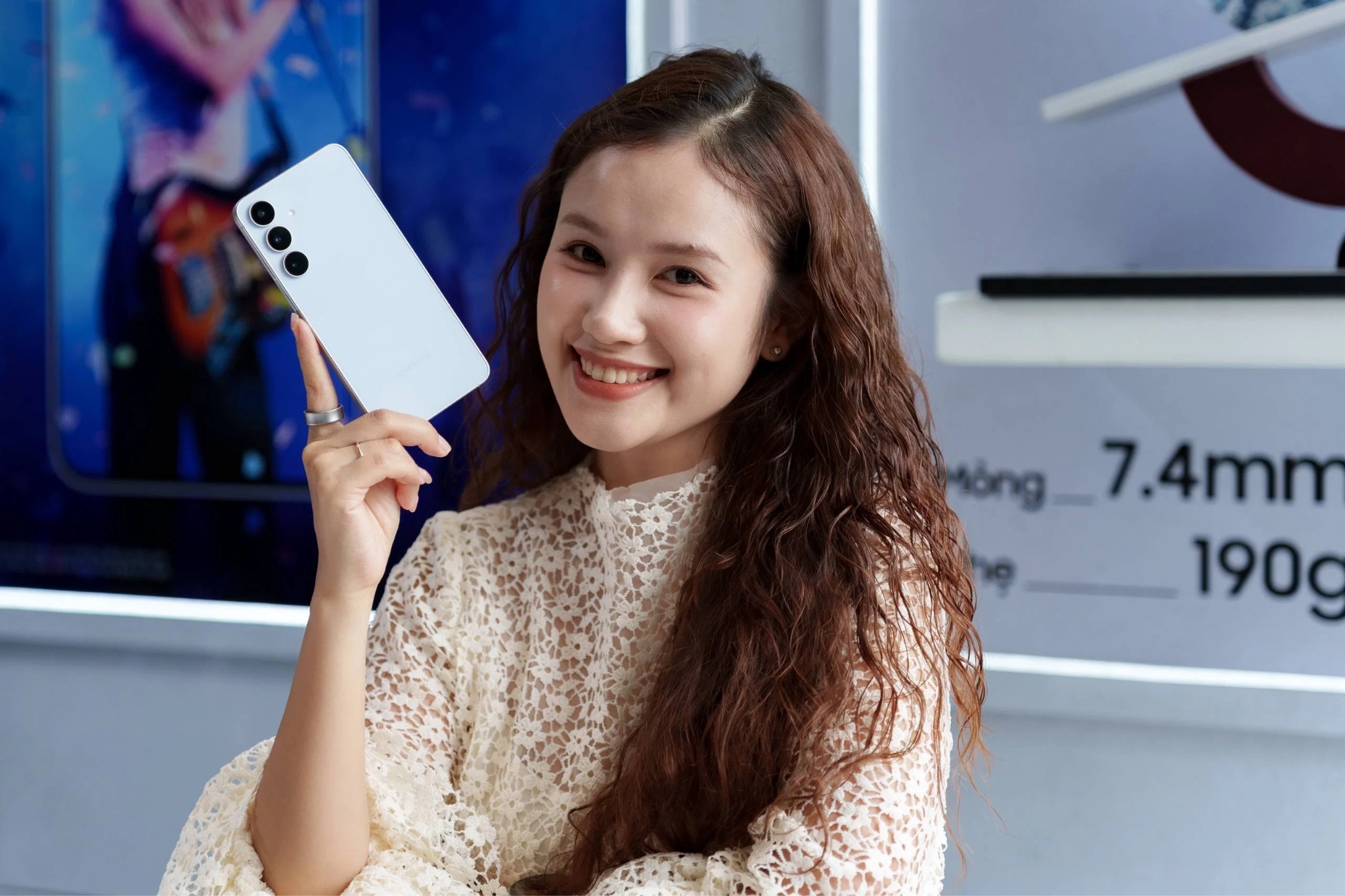 Danh tang phai dep ngay 20/10 dang gia voi Galaxy S25 FE hinh anh