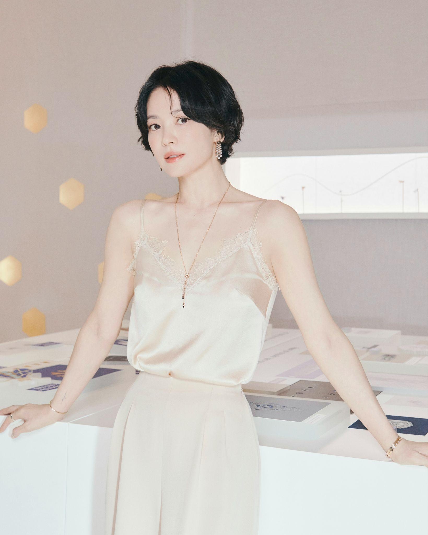 Soobin góp mặt cùng Song Hye Kyo, Winter, RIIZE tại 'Tổ ong Chaumet'