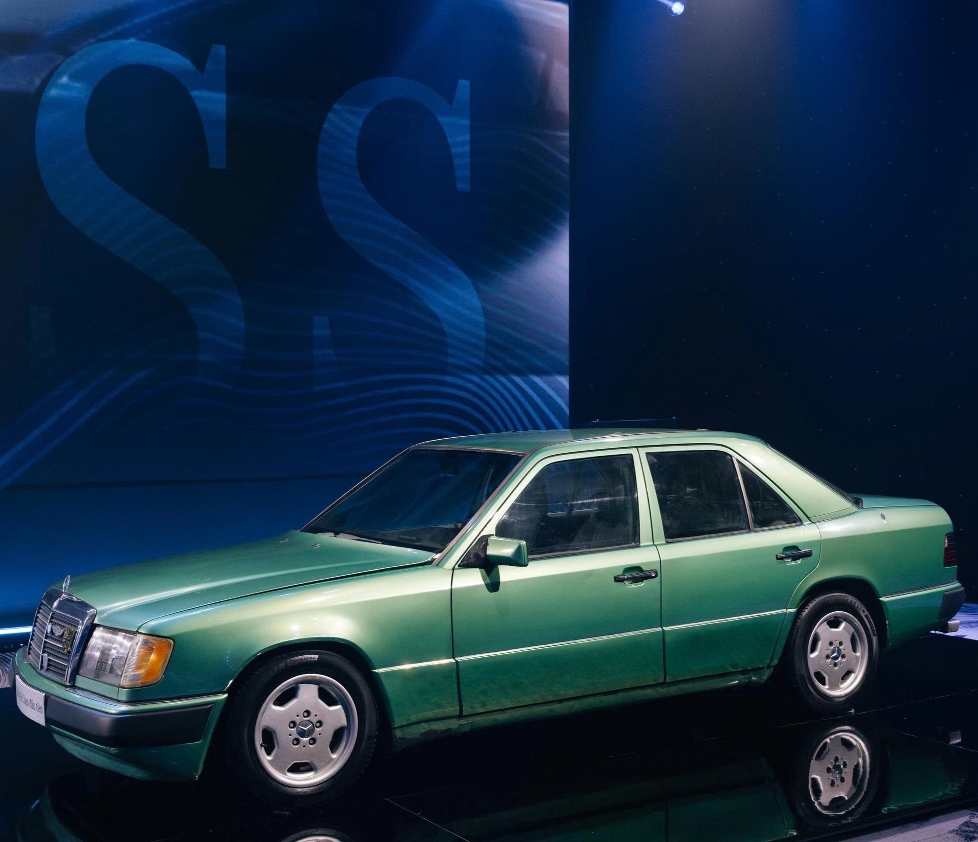 Mercedes-Benz anh 10