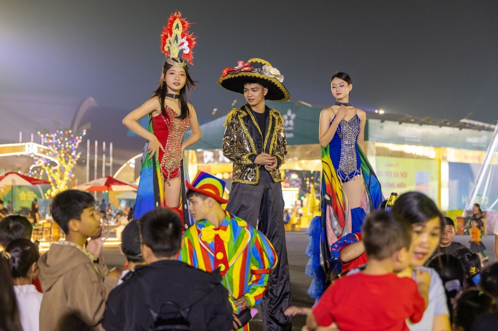 Hoi cho Mua thu 2025 bien Ha Noi thanh 'thien duong cua cac giac quan' hinh anh