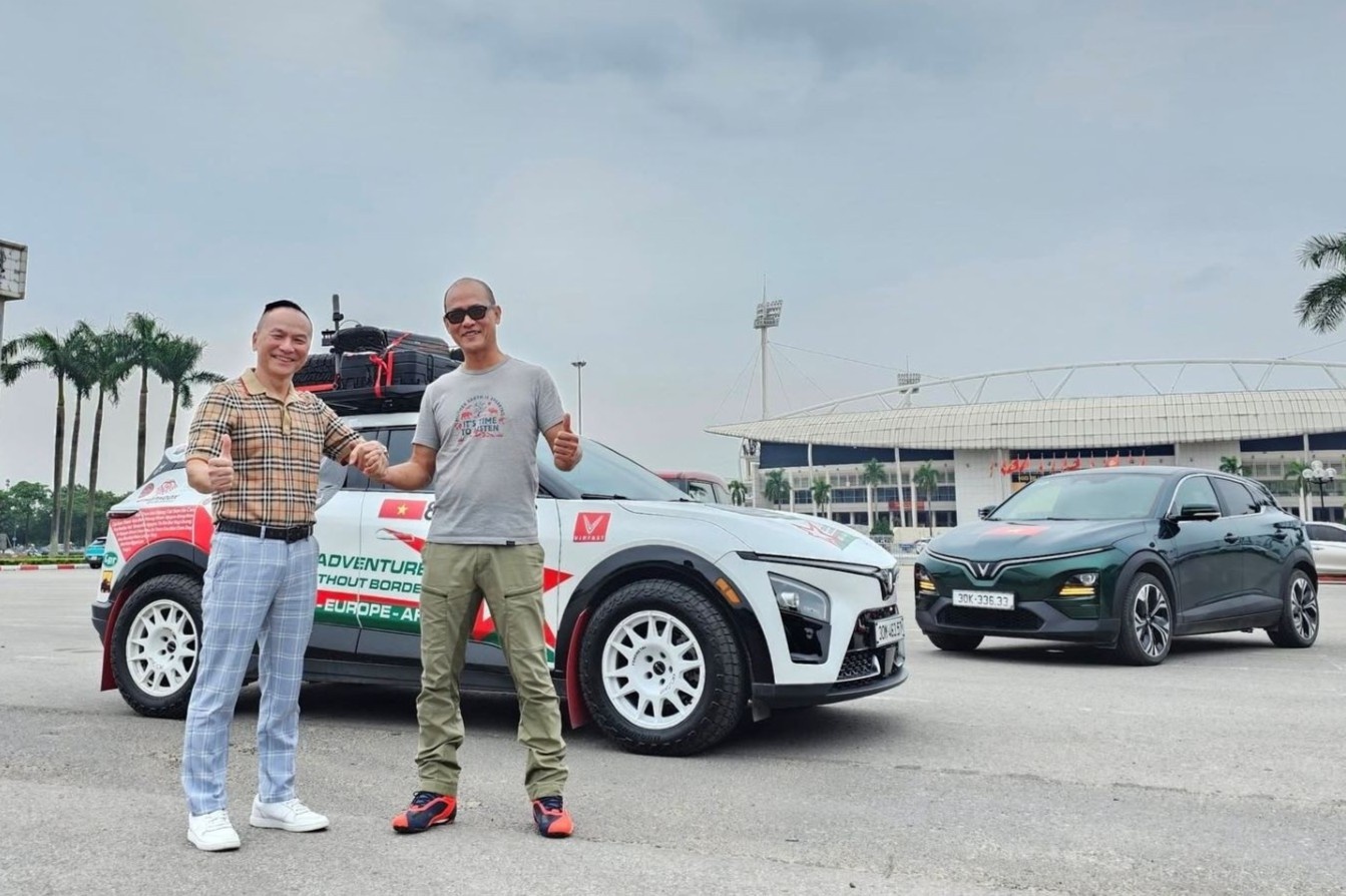 Chu xe VinFast VF 7 'doc hanh' xuyen luc dia tu Ha Noi den chau Phi hinh anh