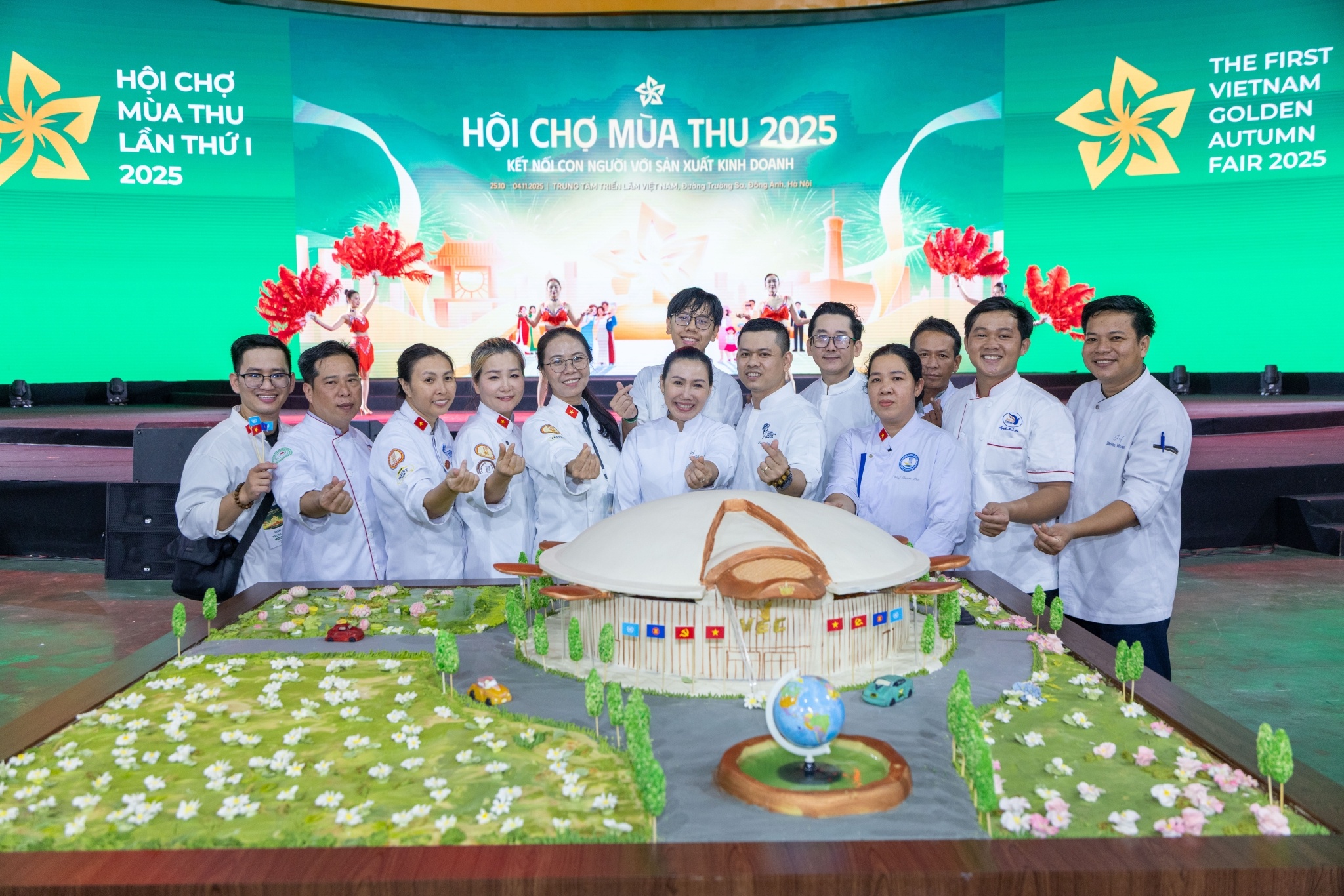 Hoi cho mua thu VEC anh 24